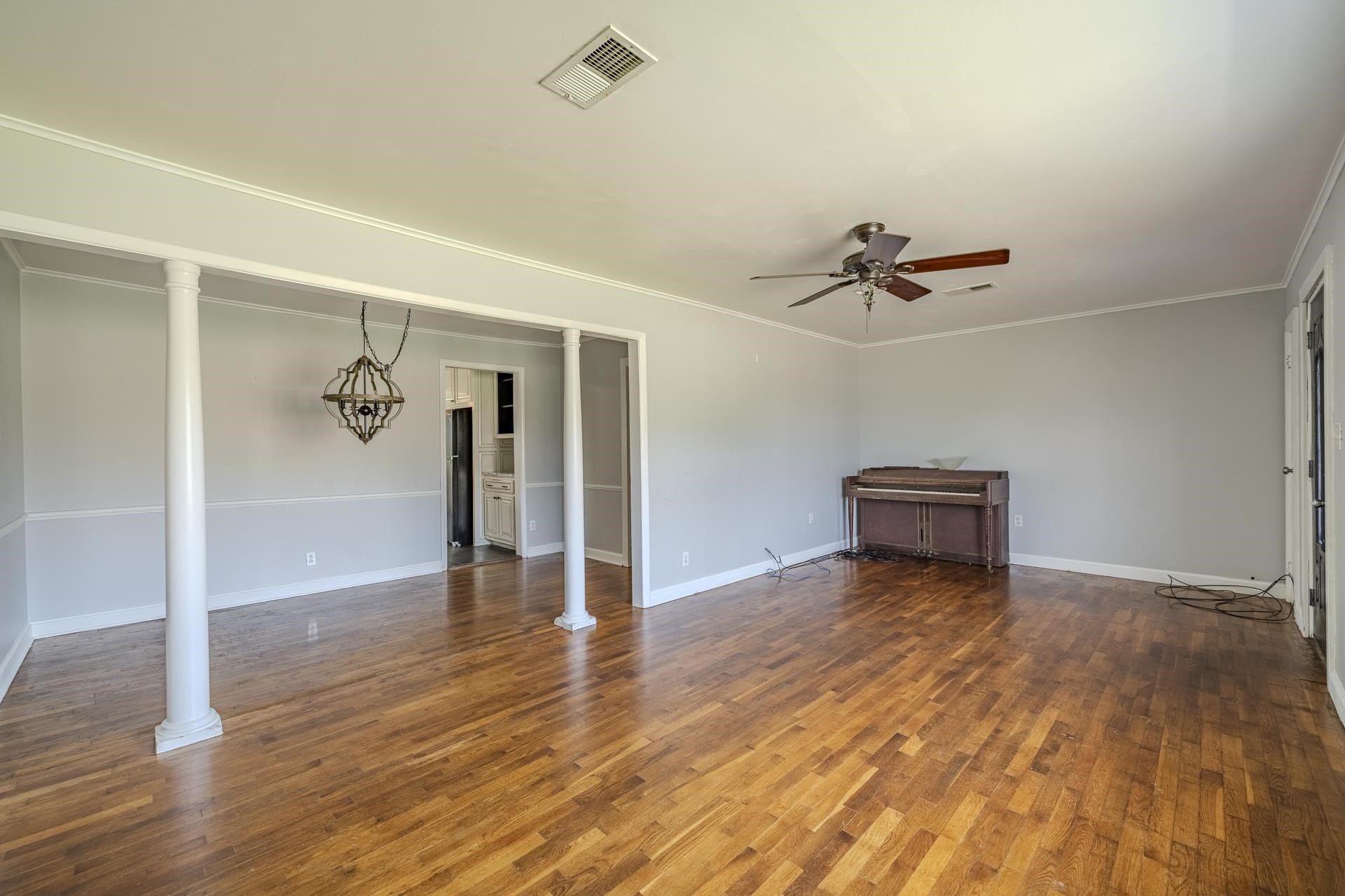 111 N ELM ST