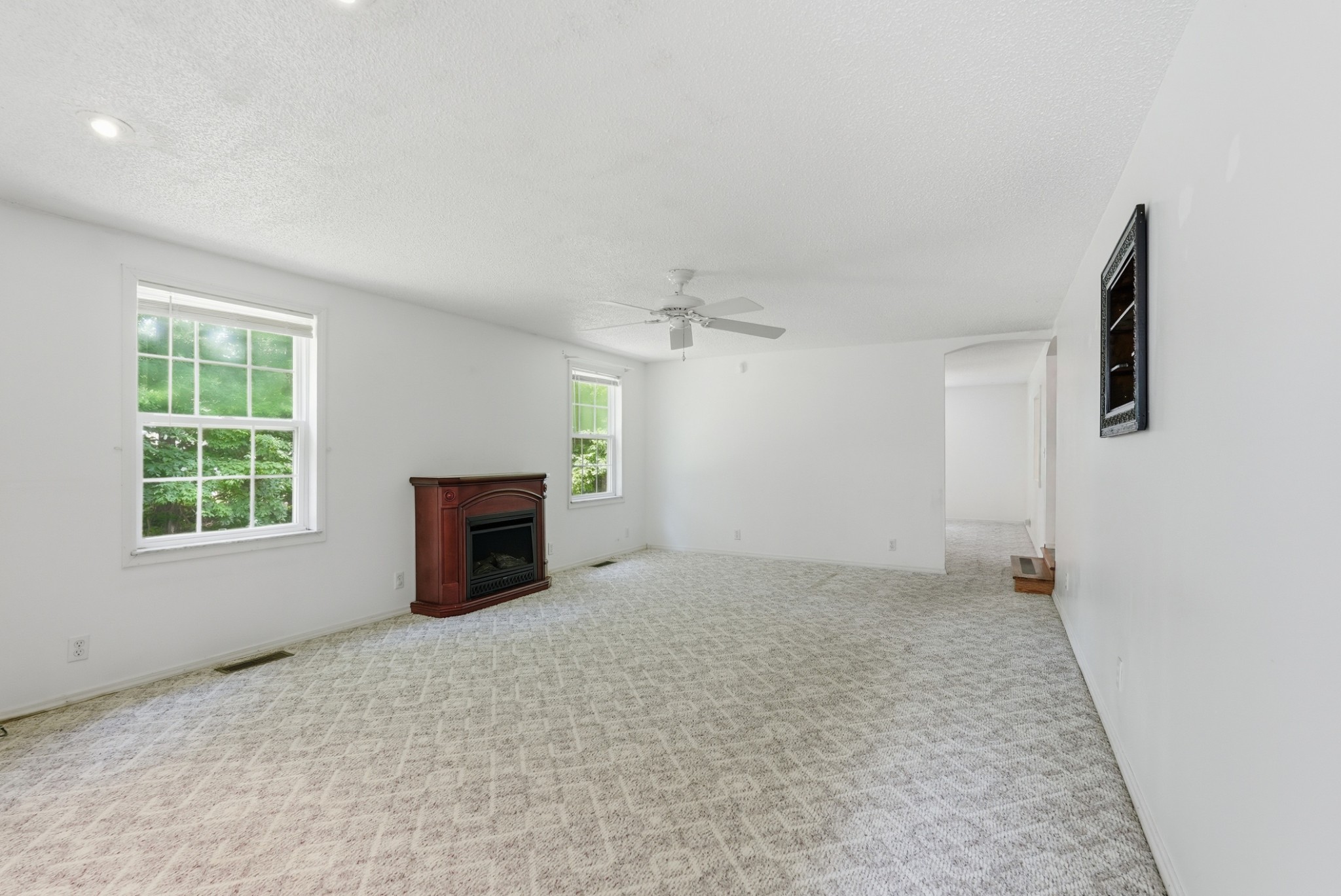 1031 Laurelwood Dr