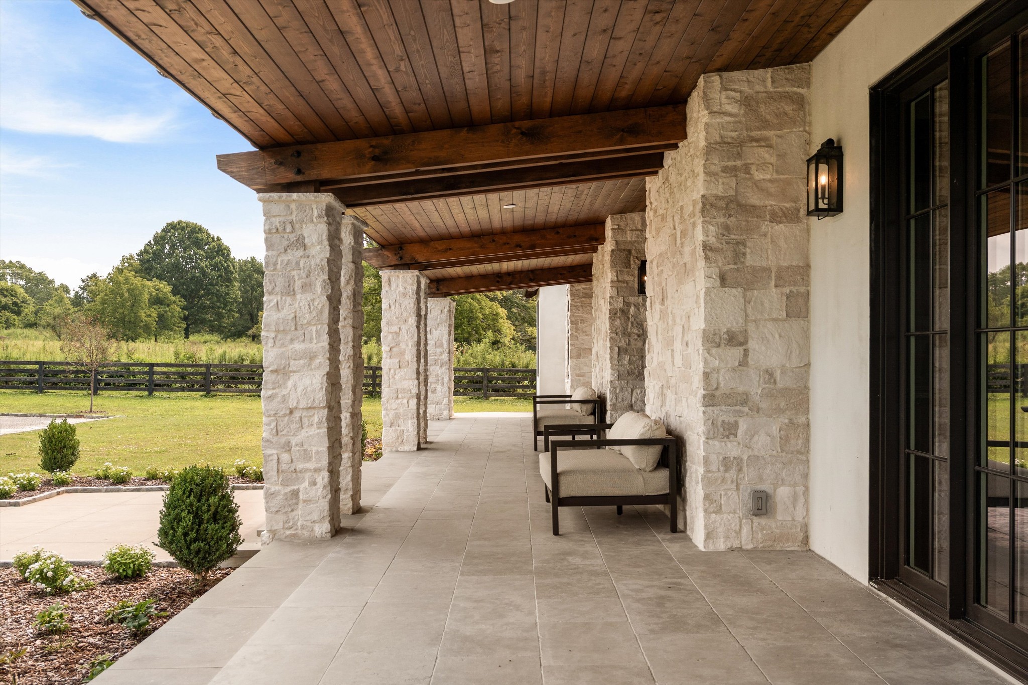 2077 Wilson Pike
