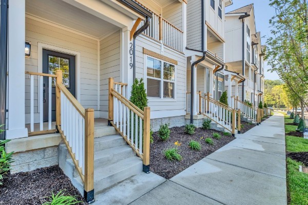 2019 Maple View Ln