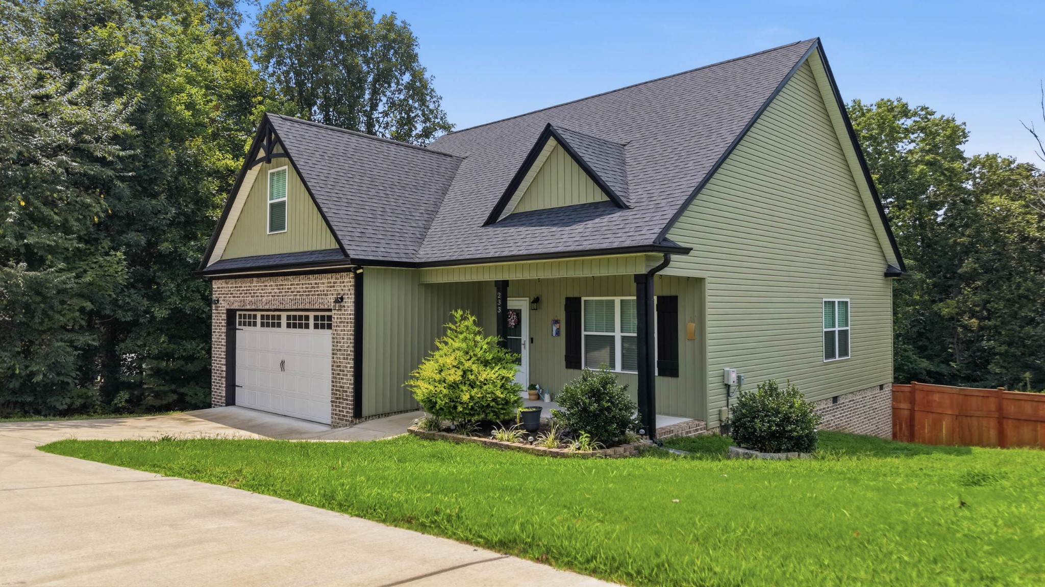233 Eastview Cove Drive, SE