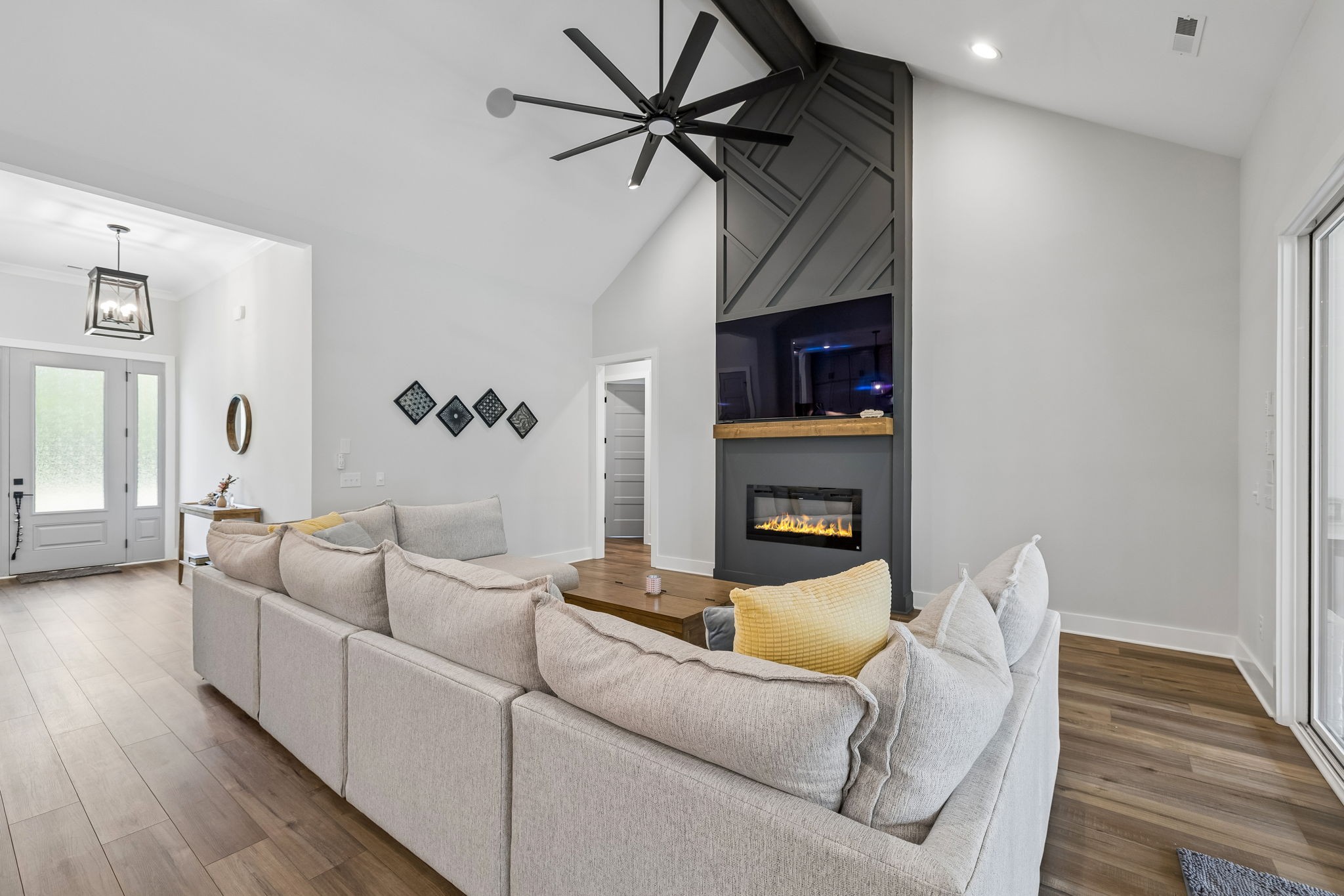 102 Silver Dollar St