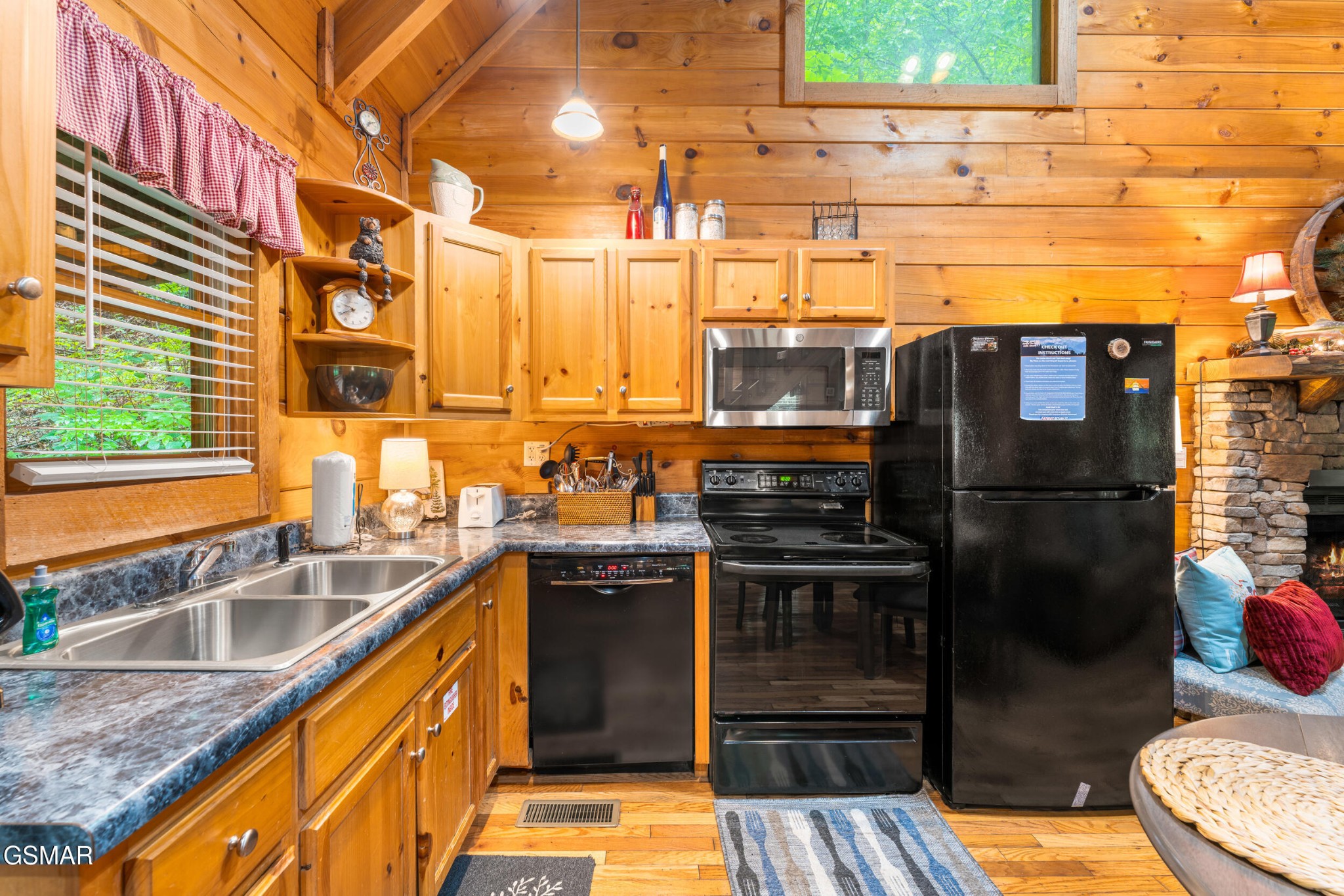 1823 Laurel Valley Way