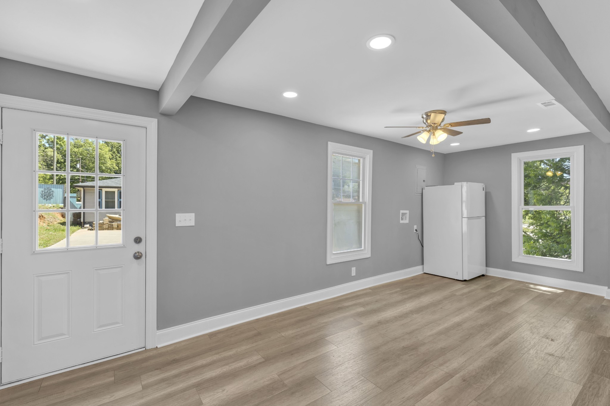 223 4th Ave, E