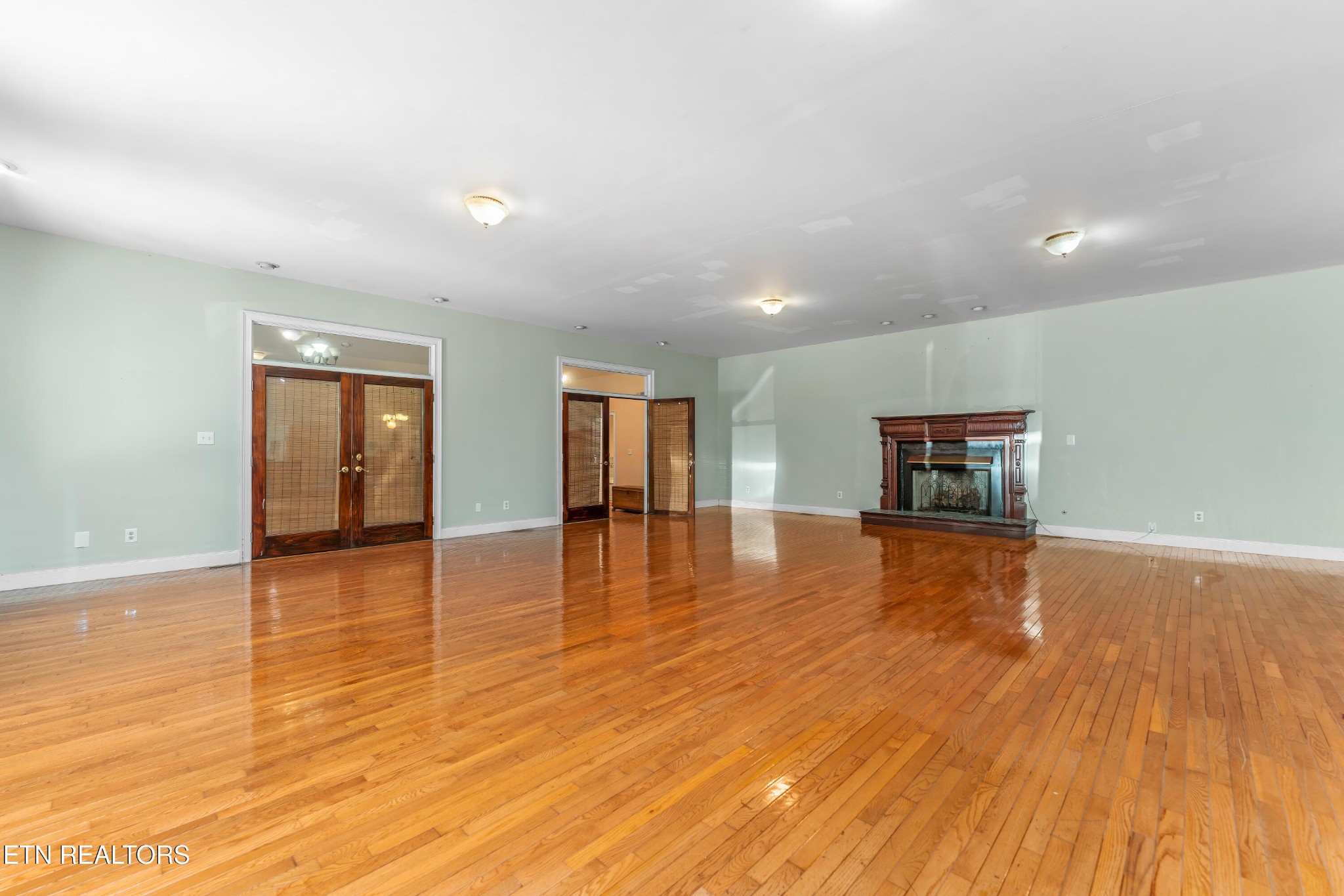 702 Meadowview Drive