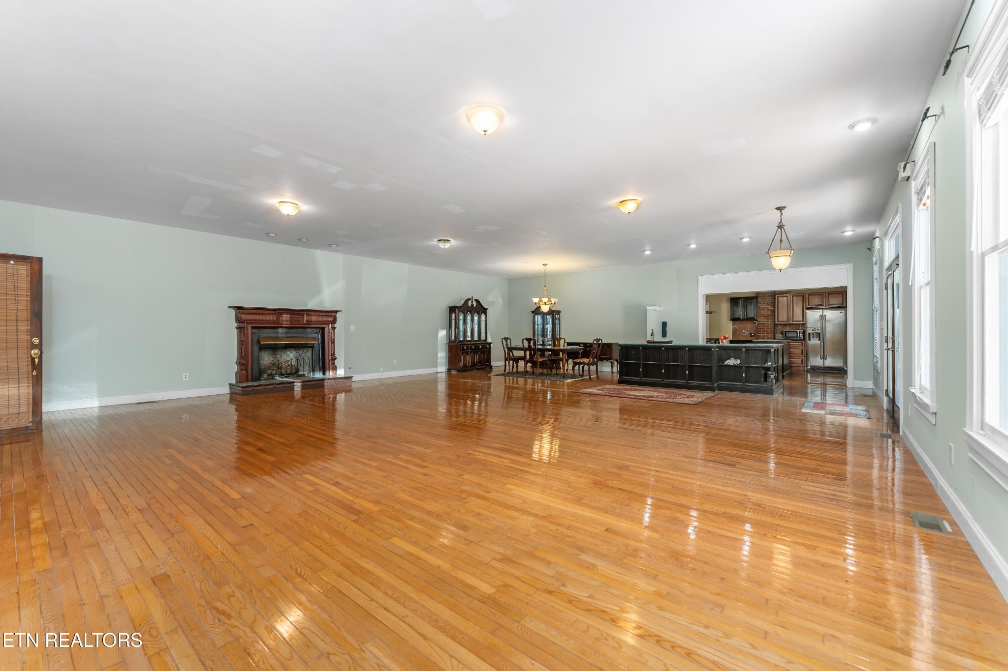 702 Meadowview Drive