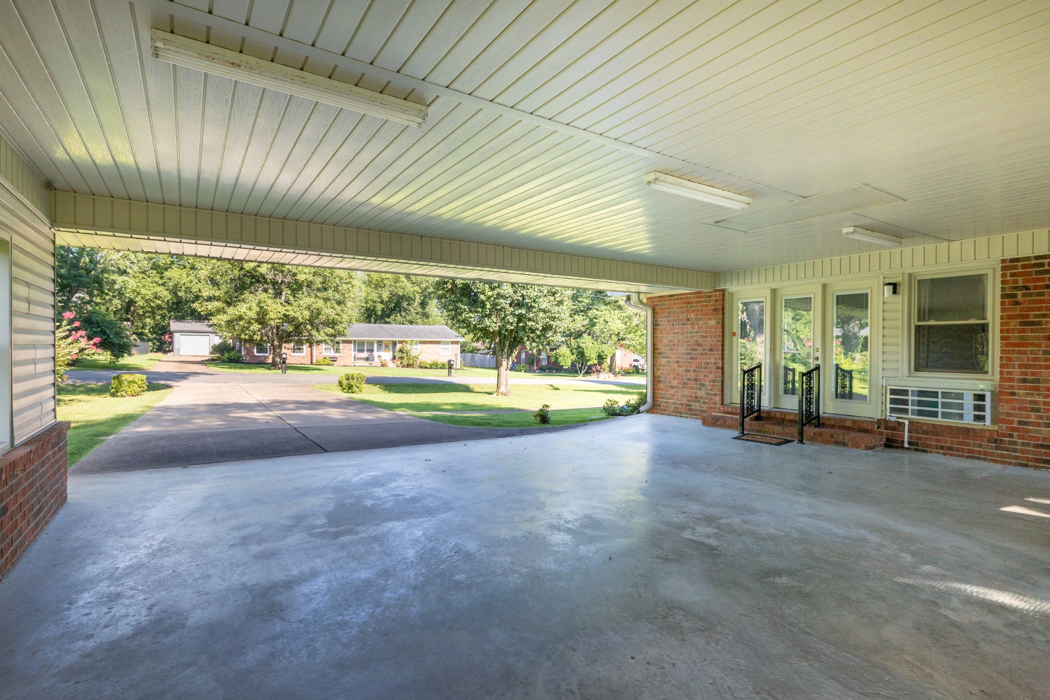 618 Fairlane Dr