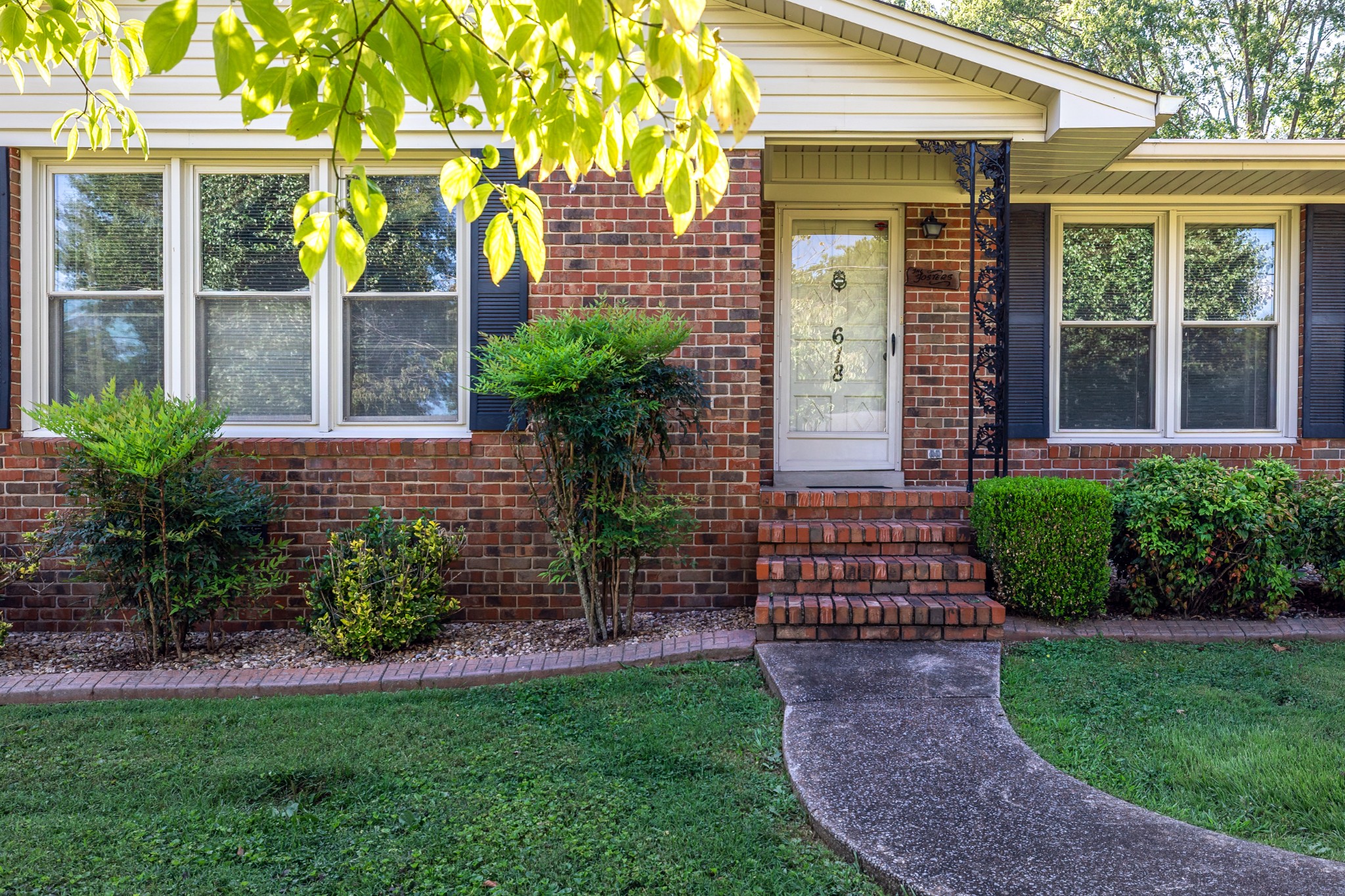 618 Fairlane Dr