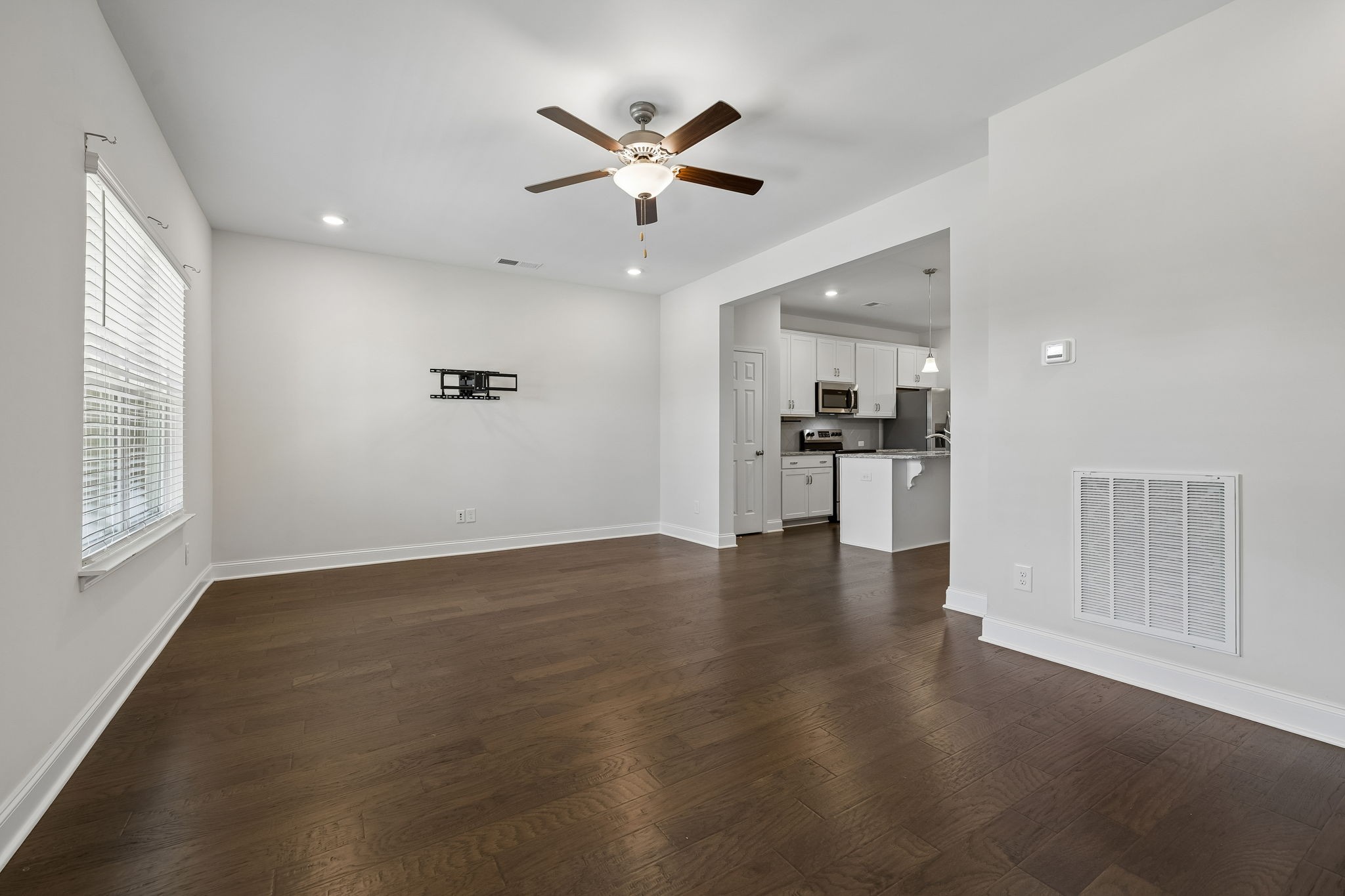 712 Hahn Ct
