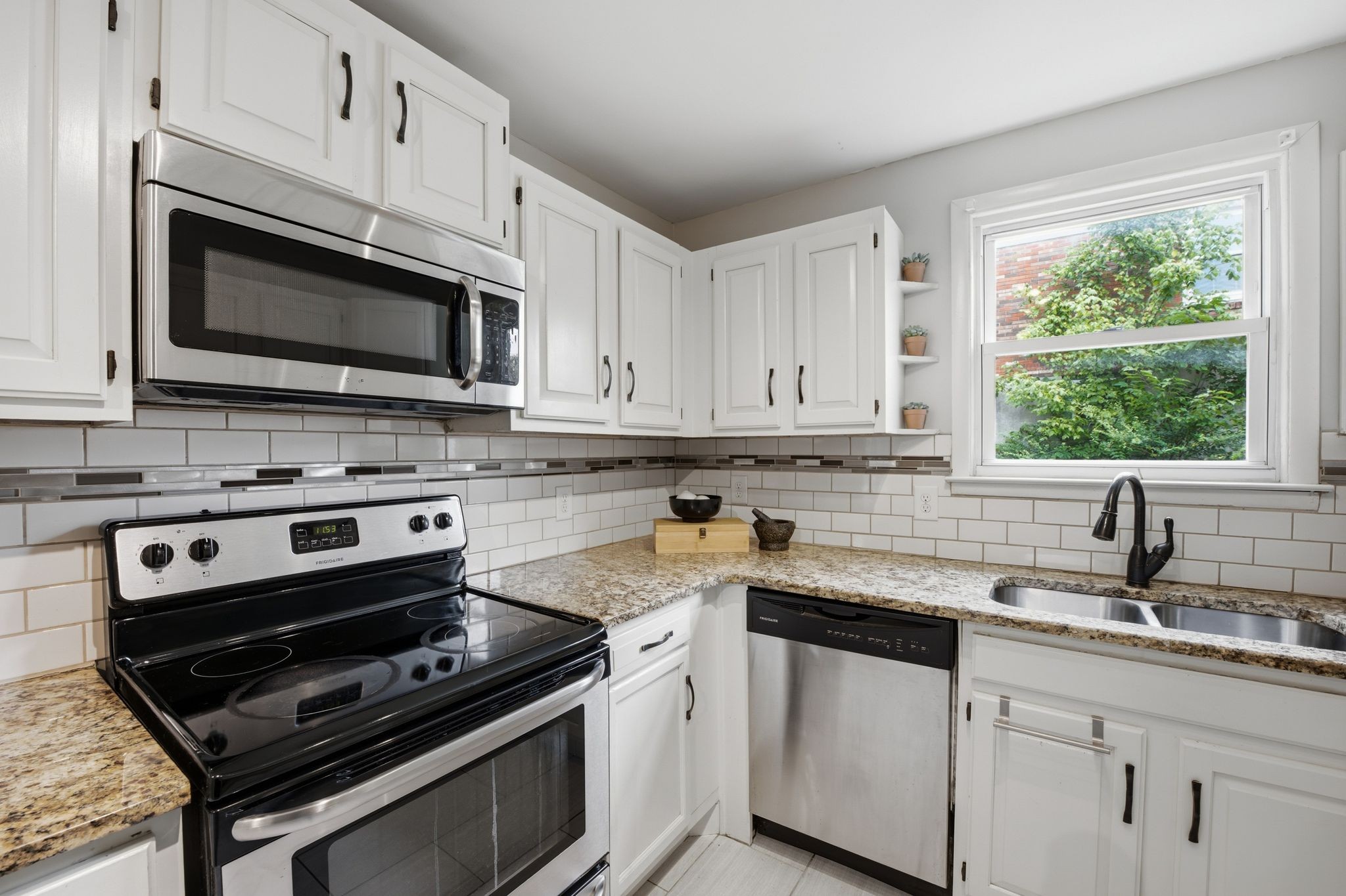 221 Wallace Rd