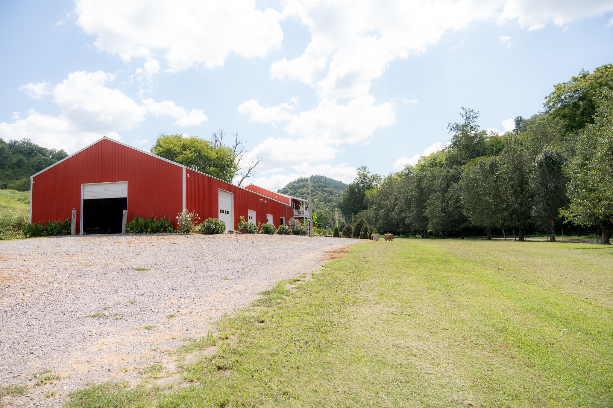 27 Bishop Hollow Ln