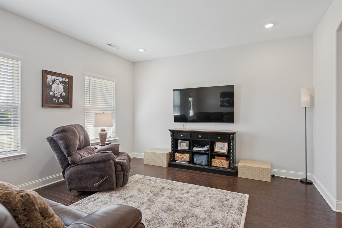 931 Nance Ln