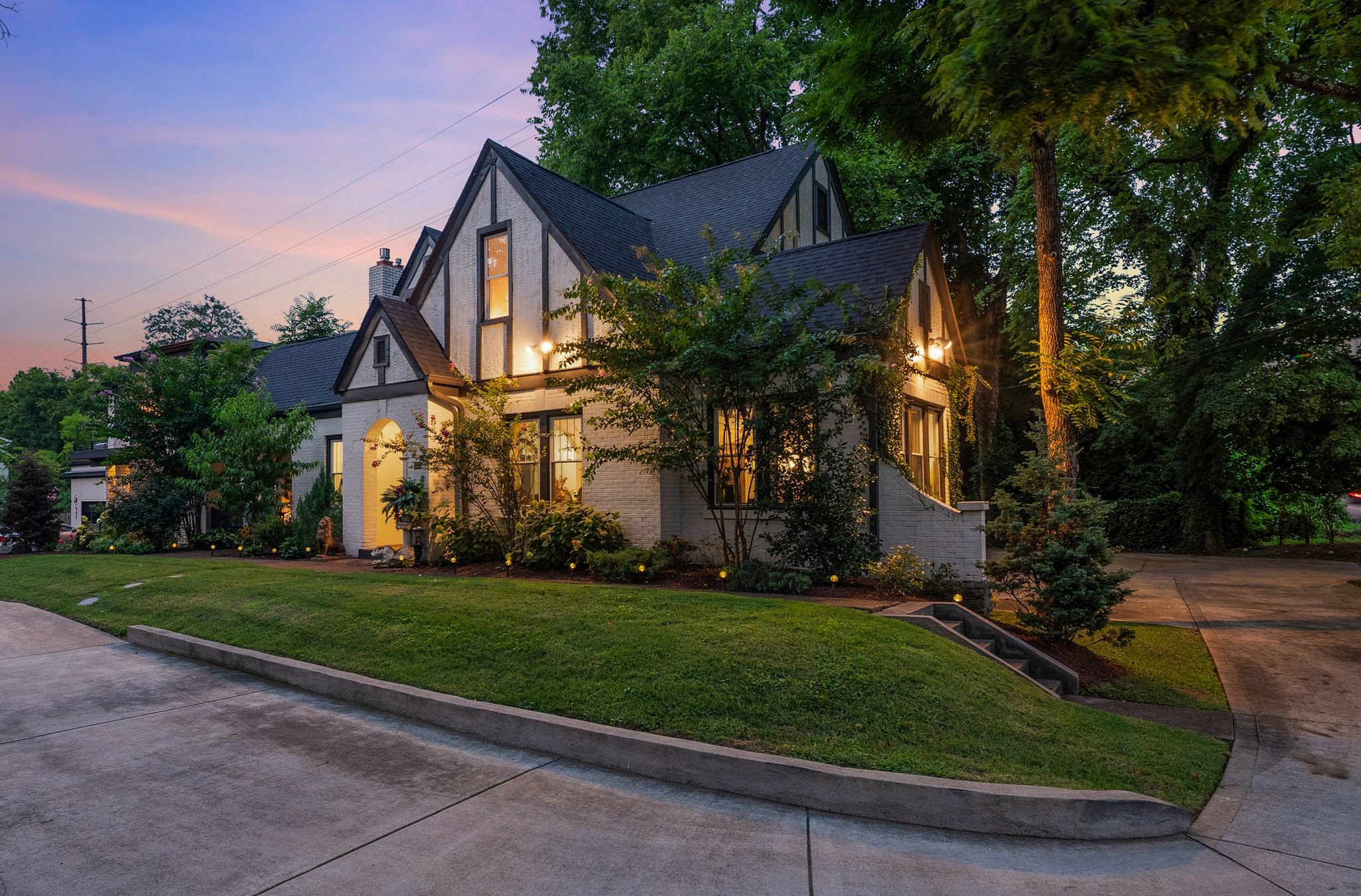 947 Gale Ln