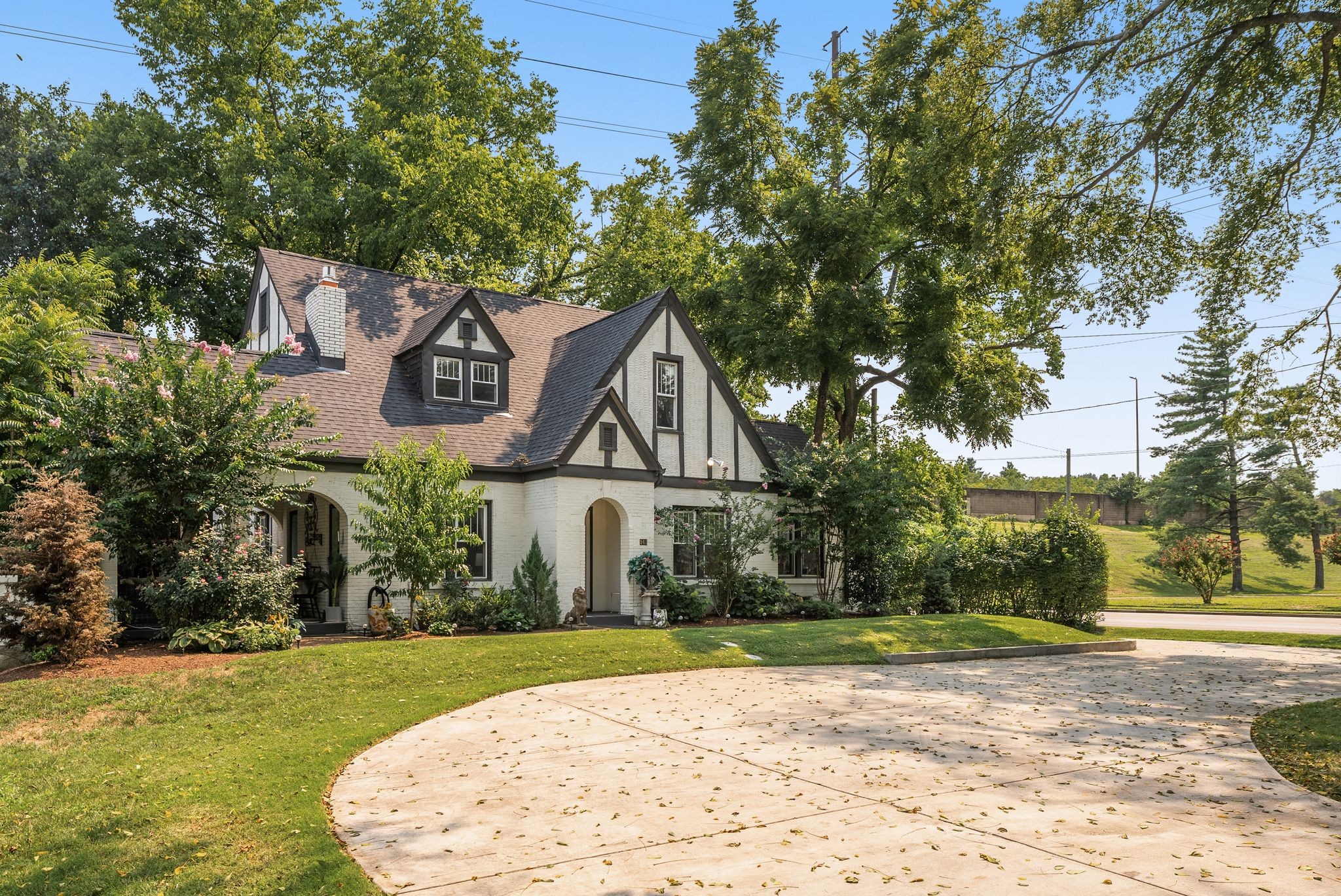 947 Gale Ln