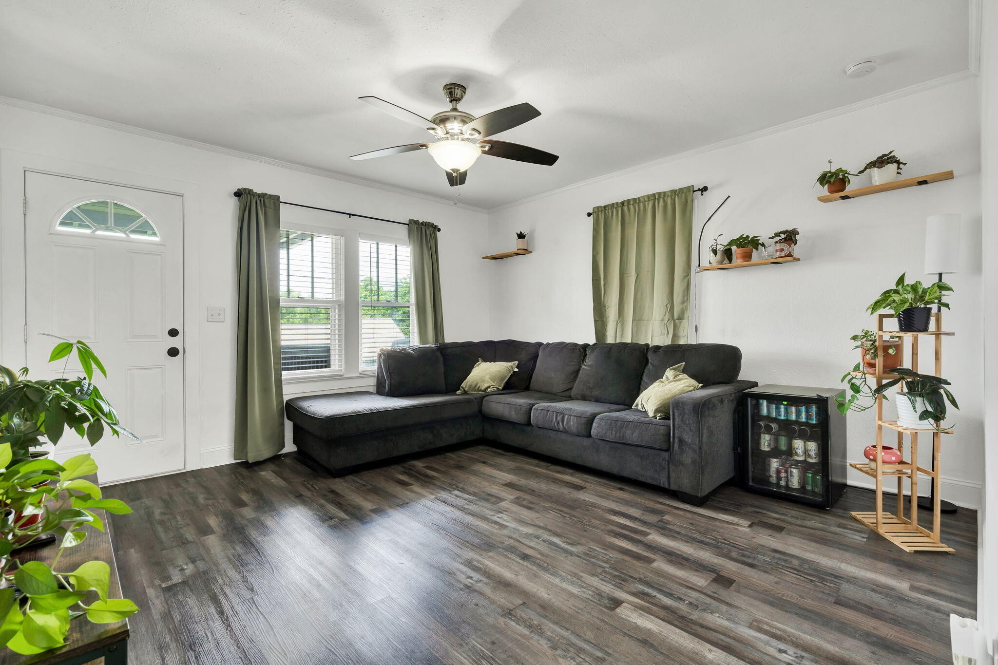 453 Crest Drive, SW