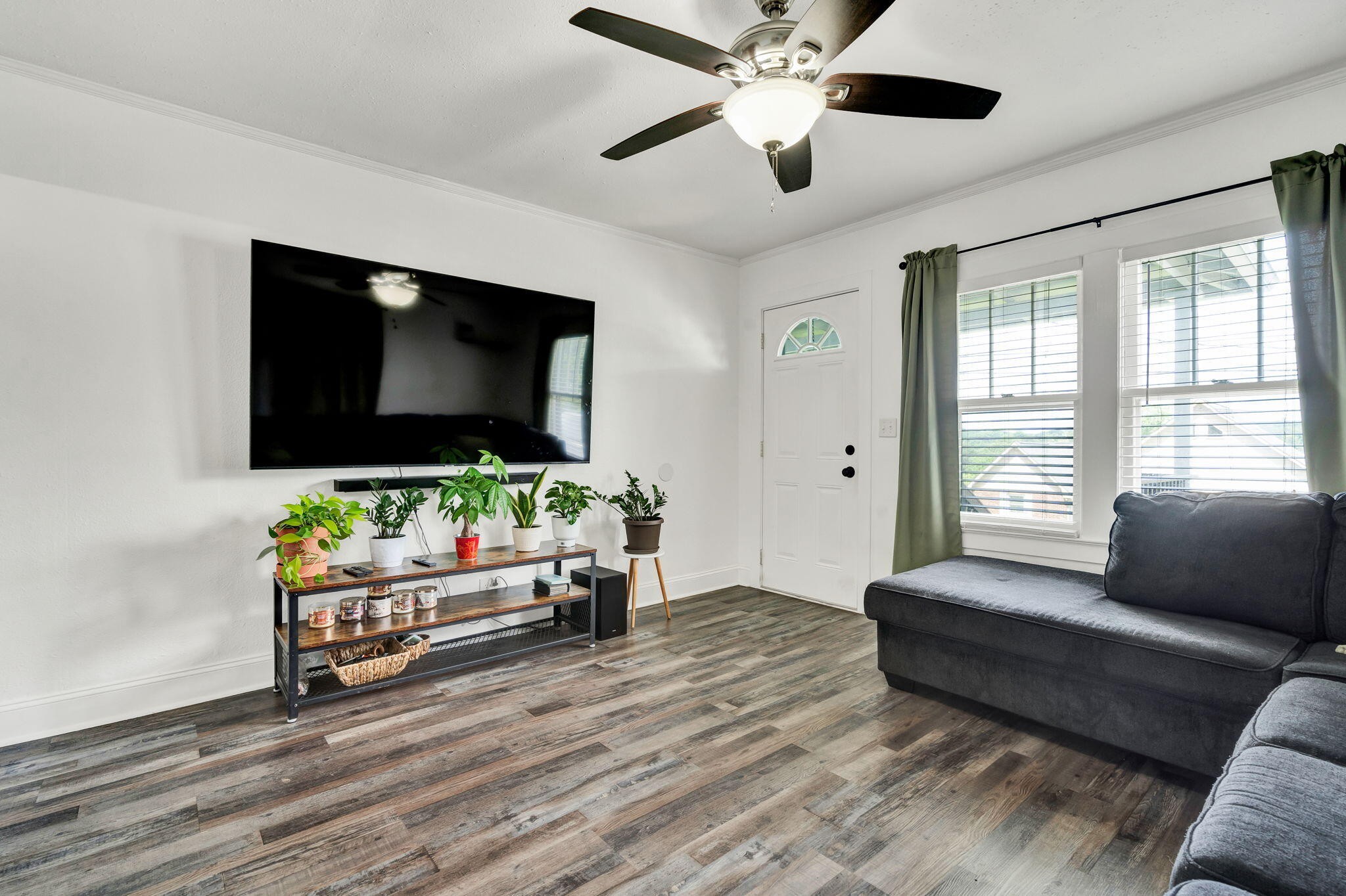 453 Crest Drive, SW