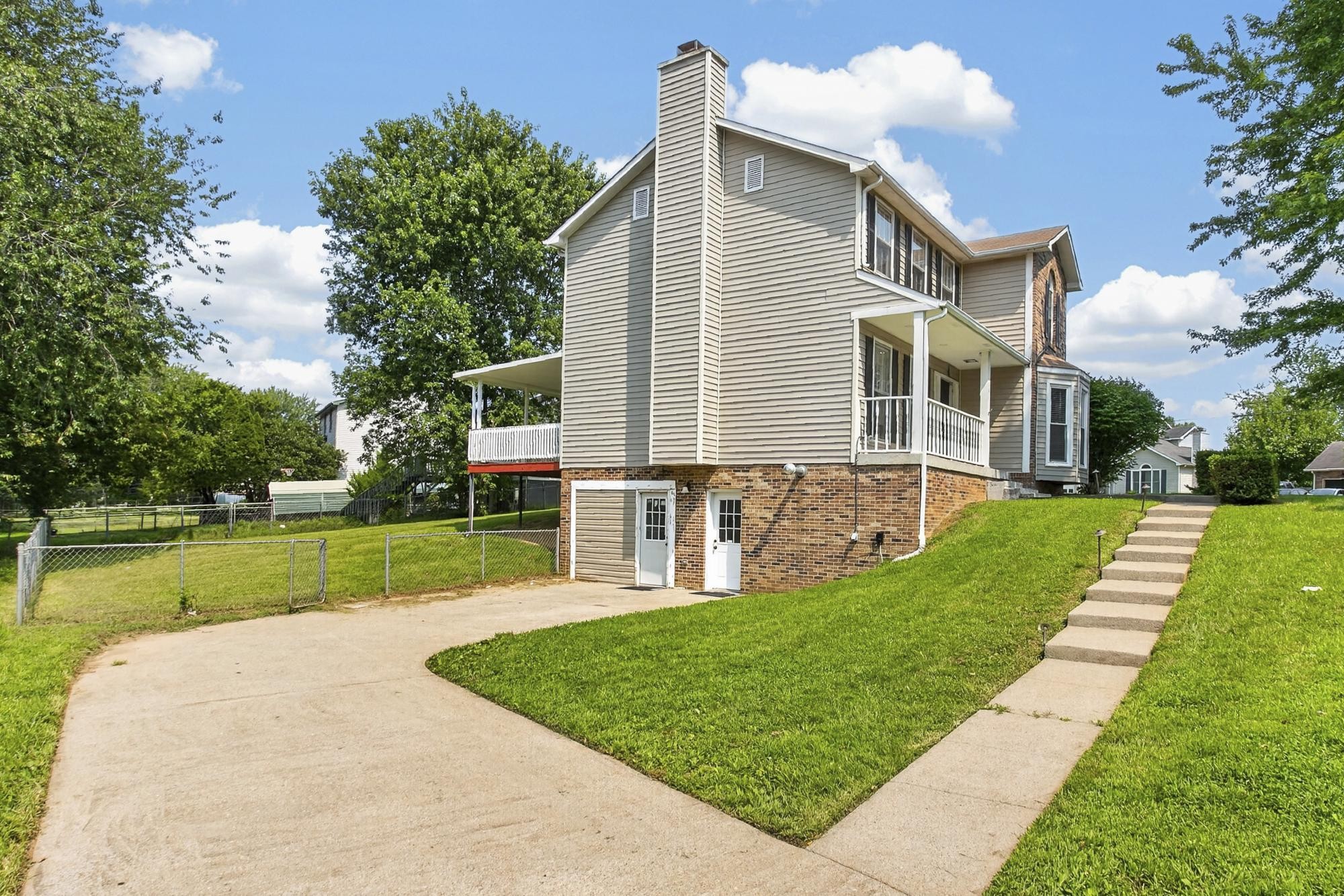 101 Iris Ct