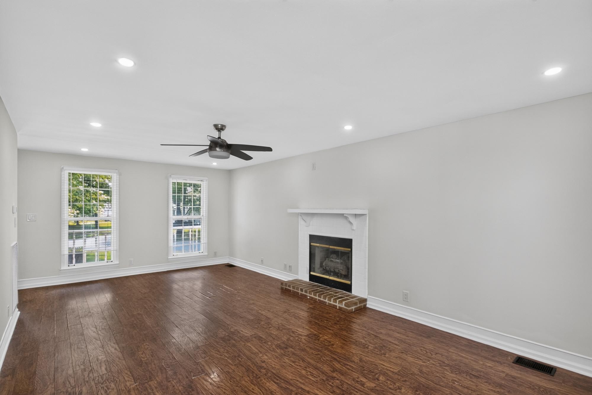 101 Iris Ct