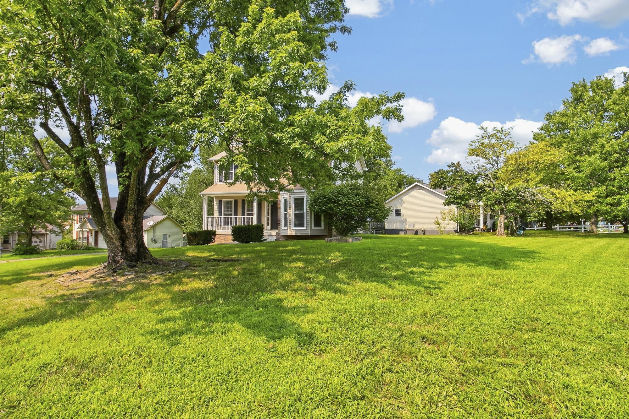 101 Iris Ct