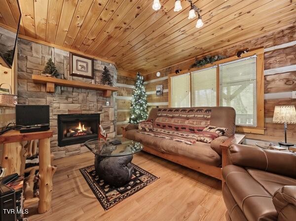 2208 Lake View Ln
