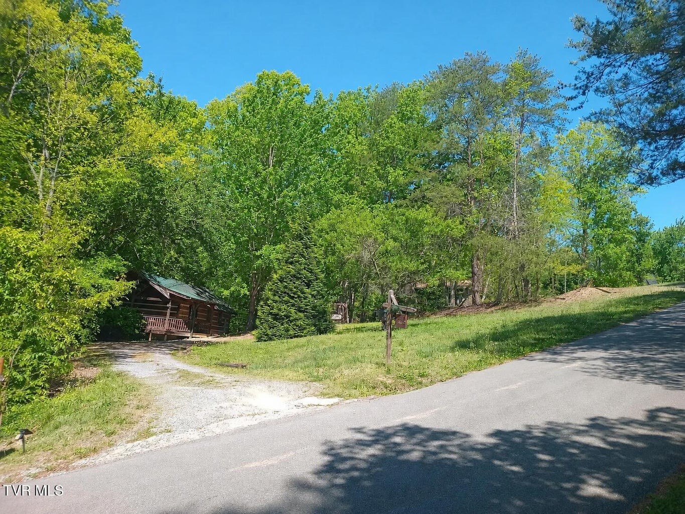 2208 Lake View Ln