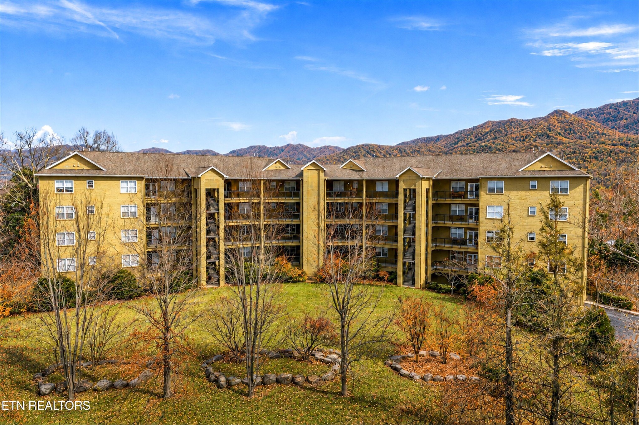 338 Pinnacle View Way