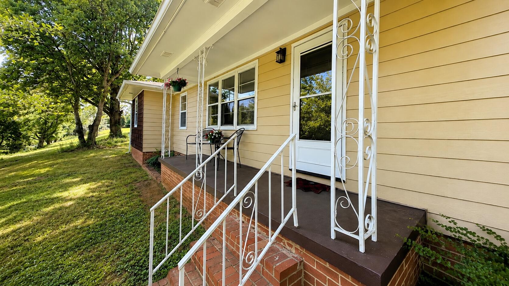 3005 Pine Drive, NE