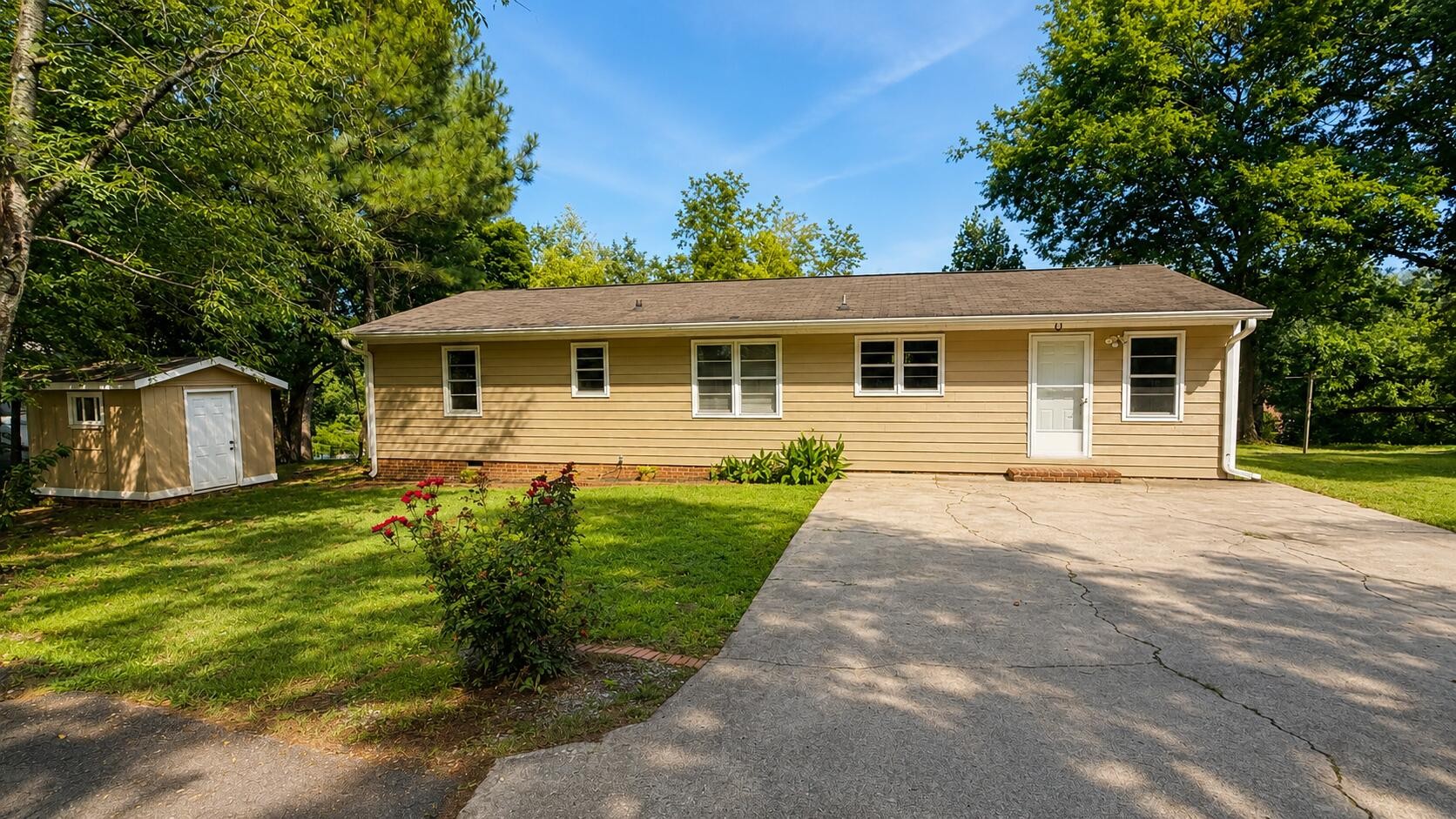 3005 Pine Drive, NE
