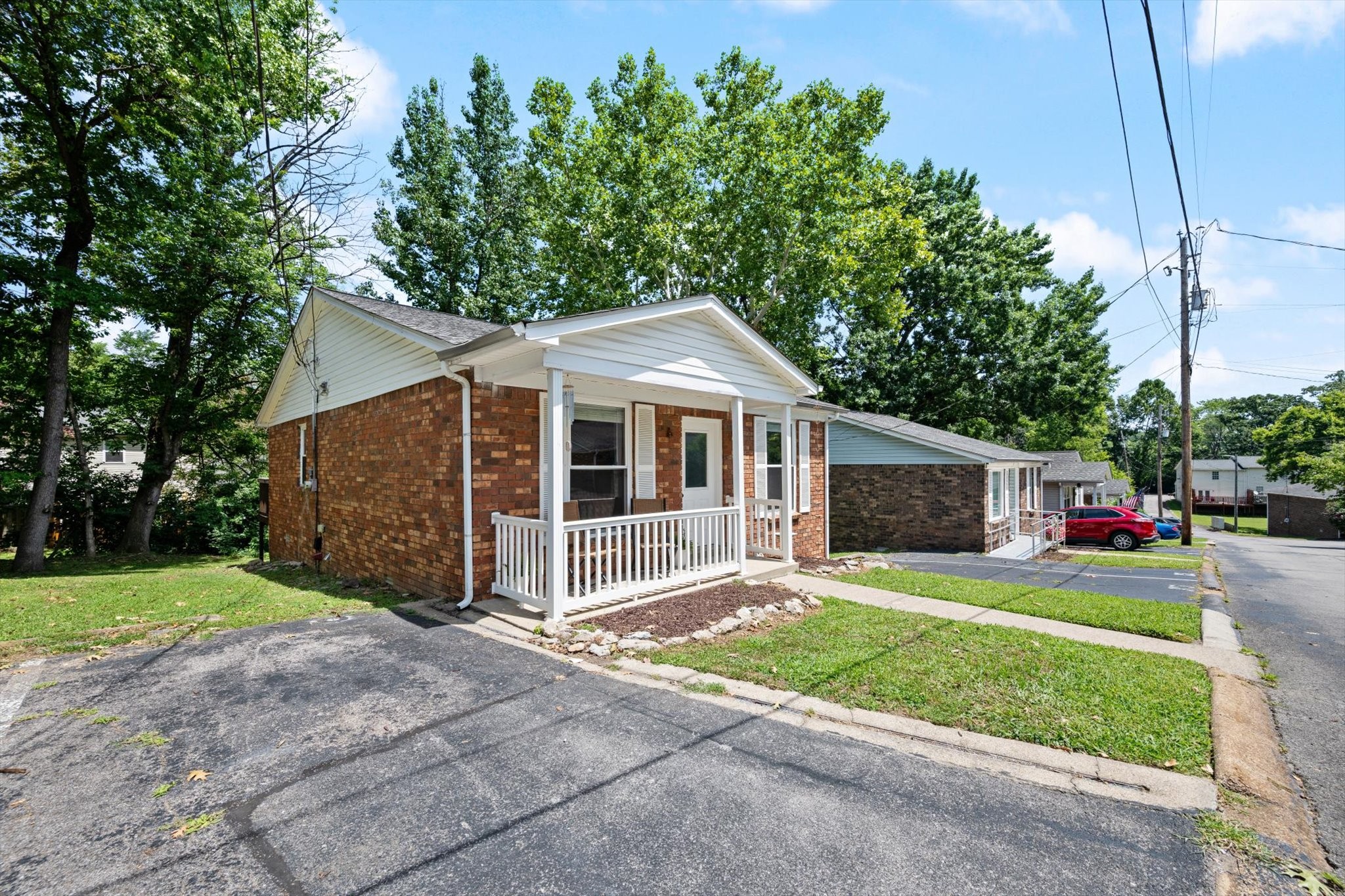 102 Five Oaks Dr