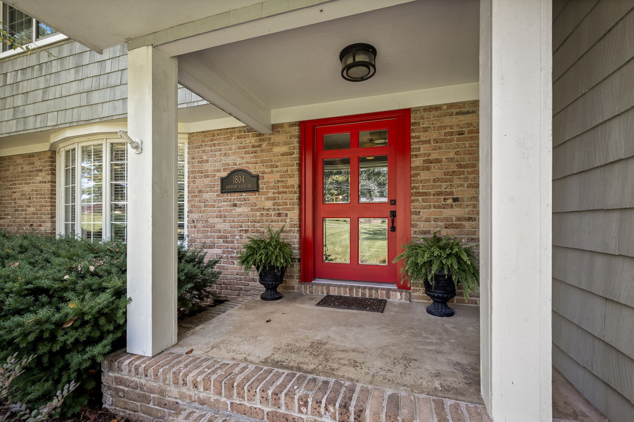 1804 COUNTRY CLUB DR