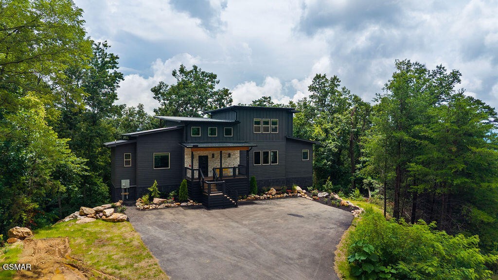 1870 Mountain Ash Way
