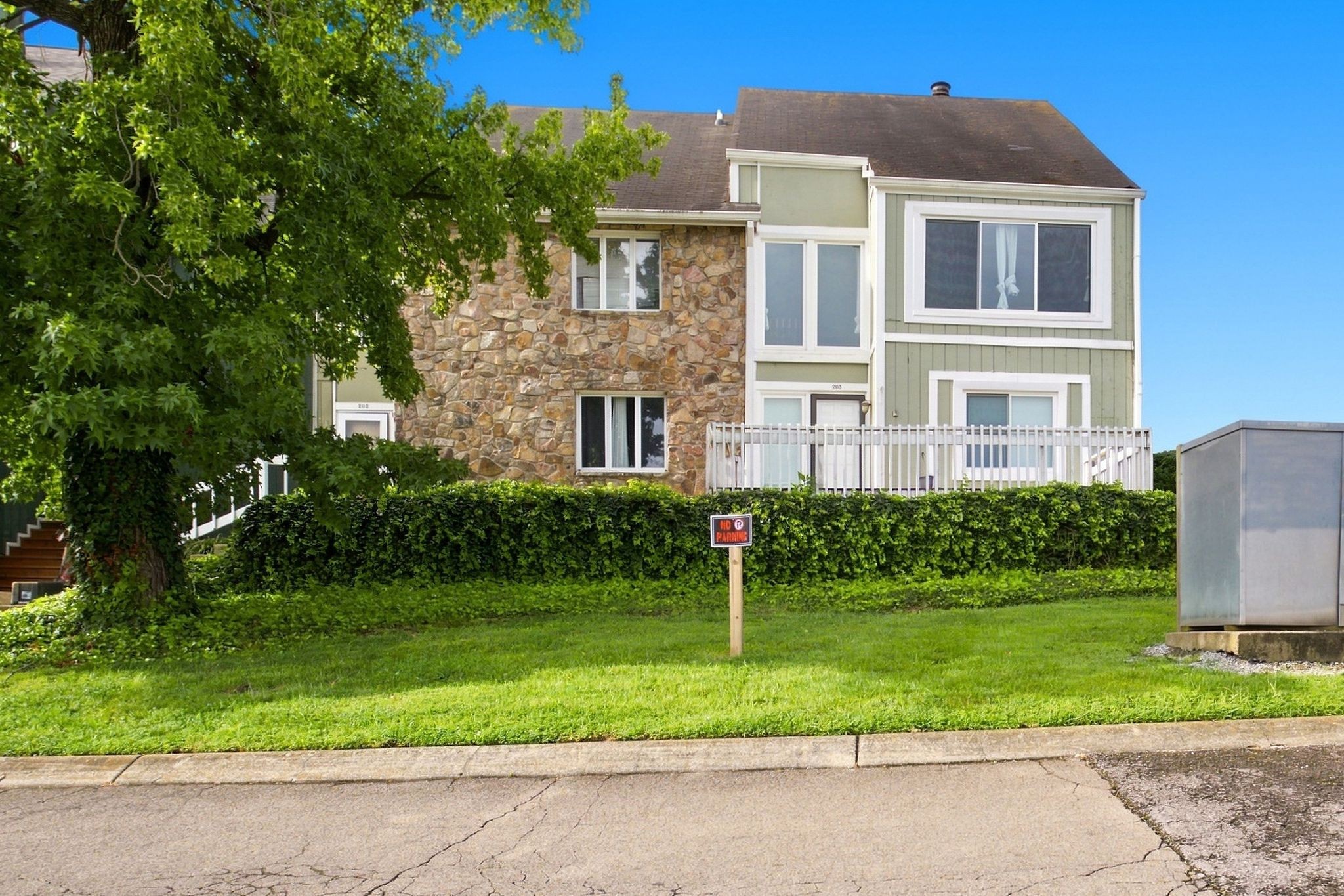 200 Raintree Dr