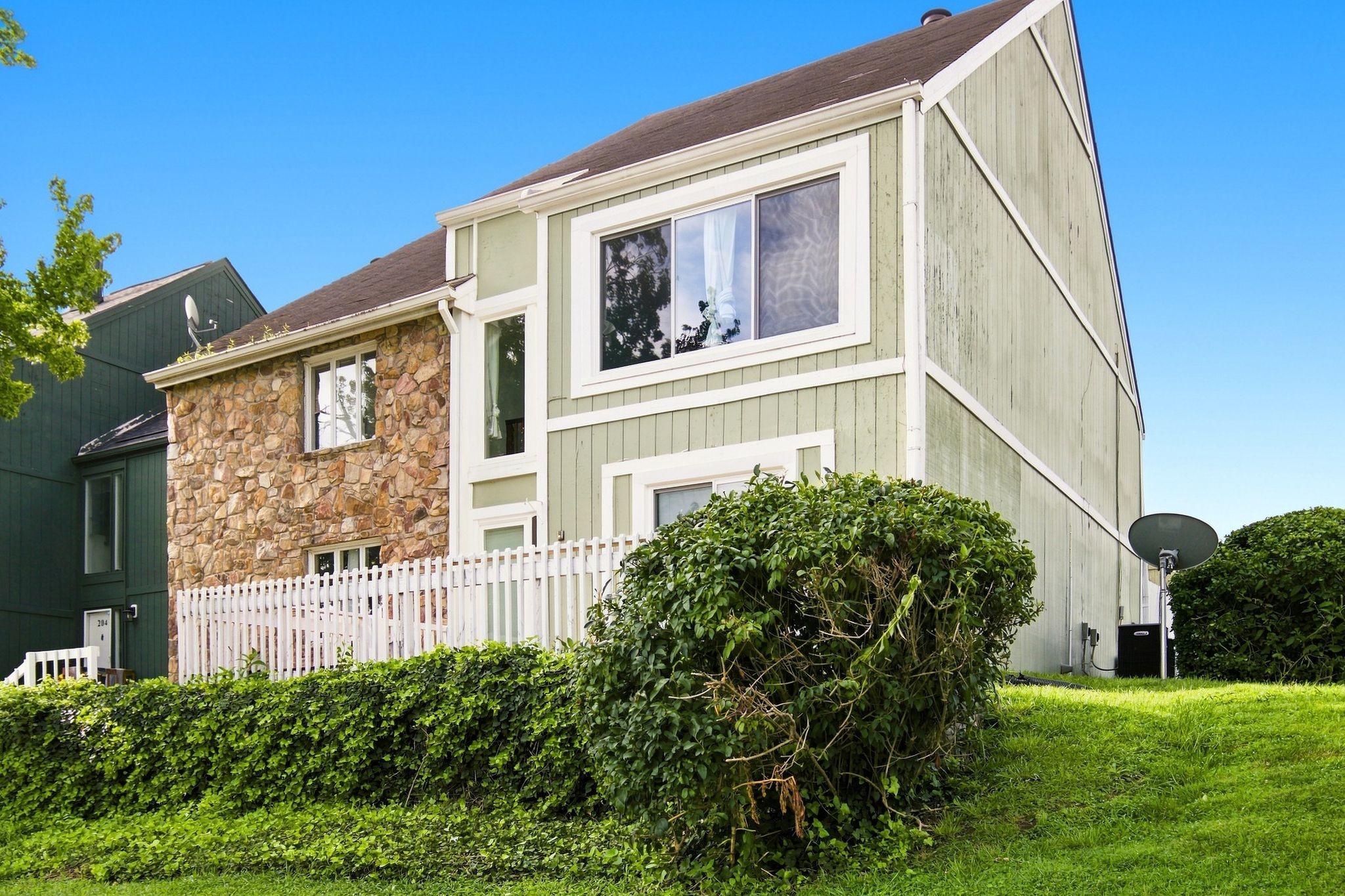 200 Raintree Dr