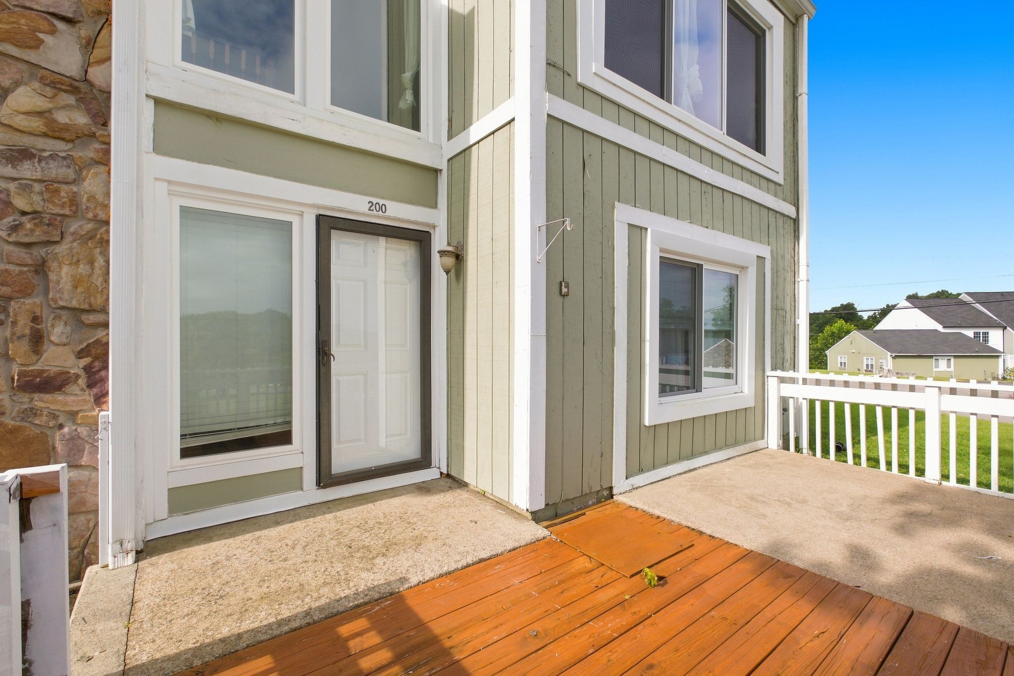 200 Raintree Dr