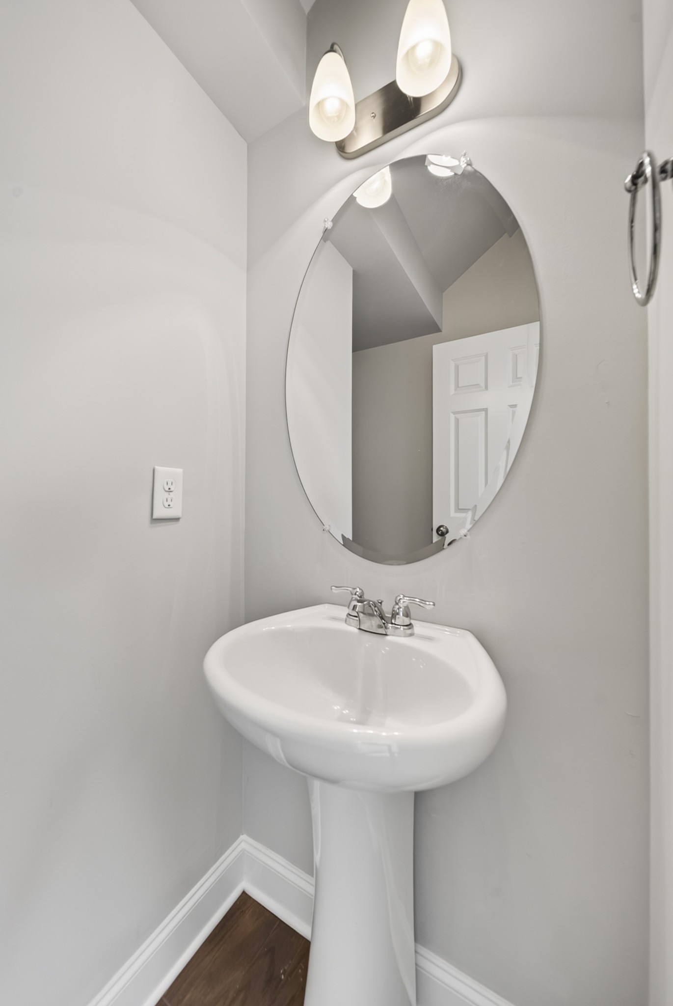 223 Hempstead Ct