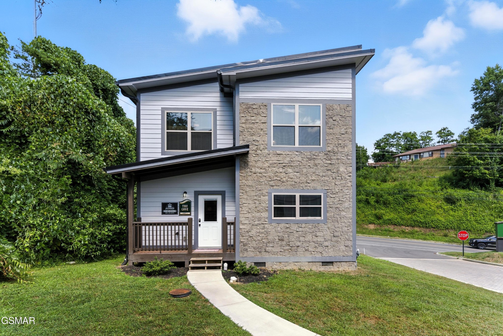 576 Dollywood Lane