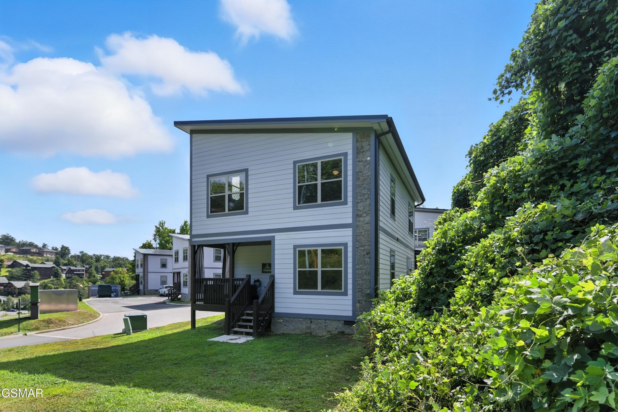 576 Dollywood Lane