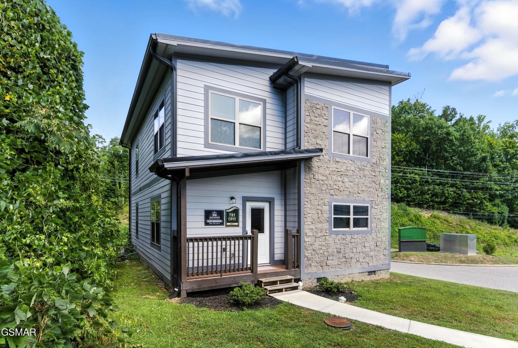 576 Dollywood Lane