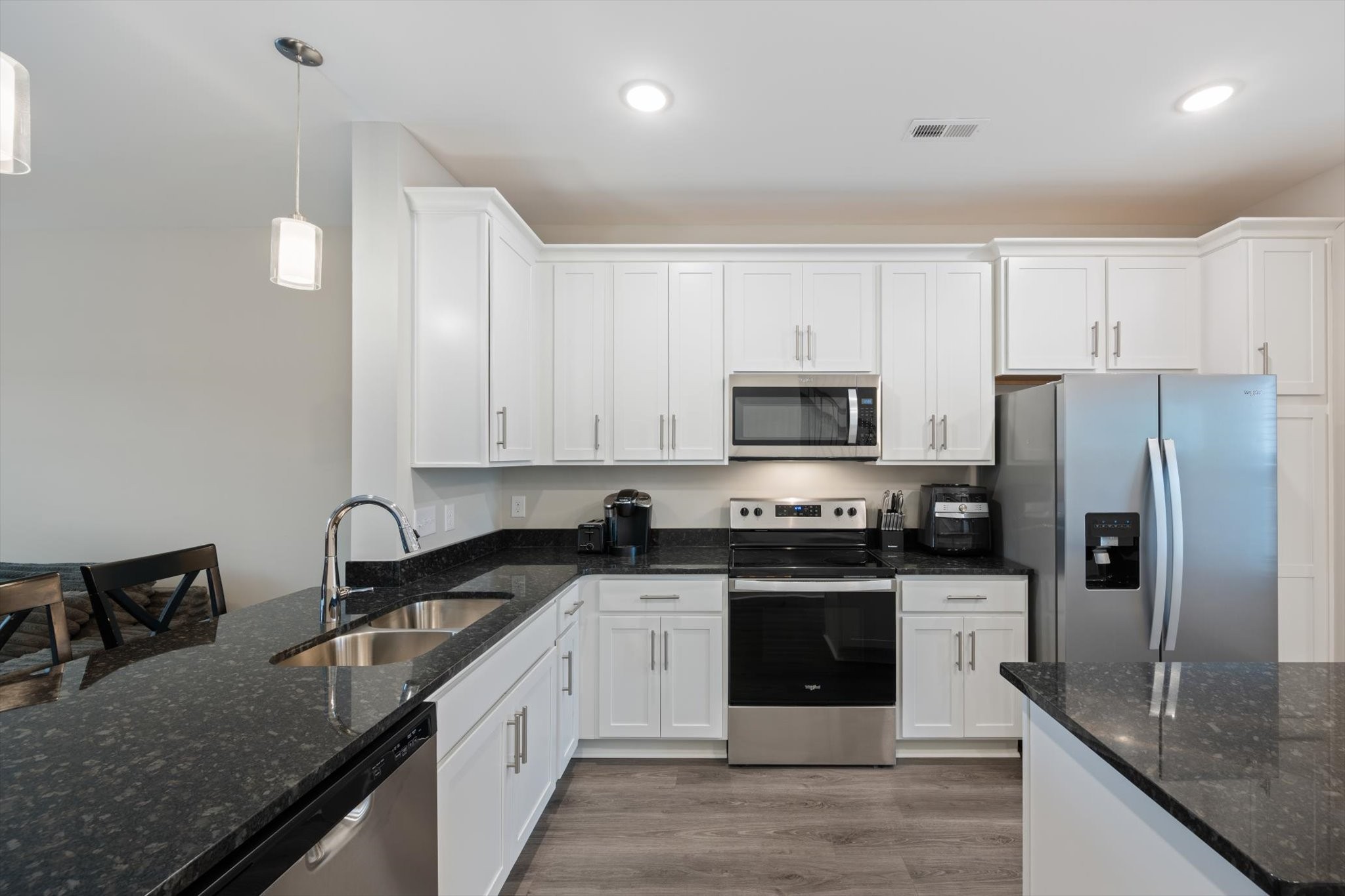 2269 Bayport Ave