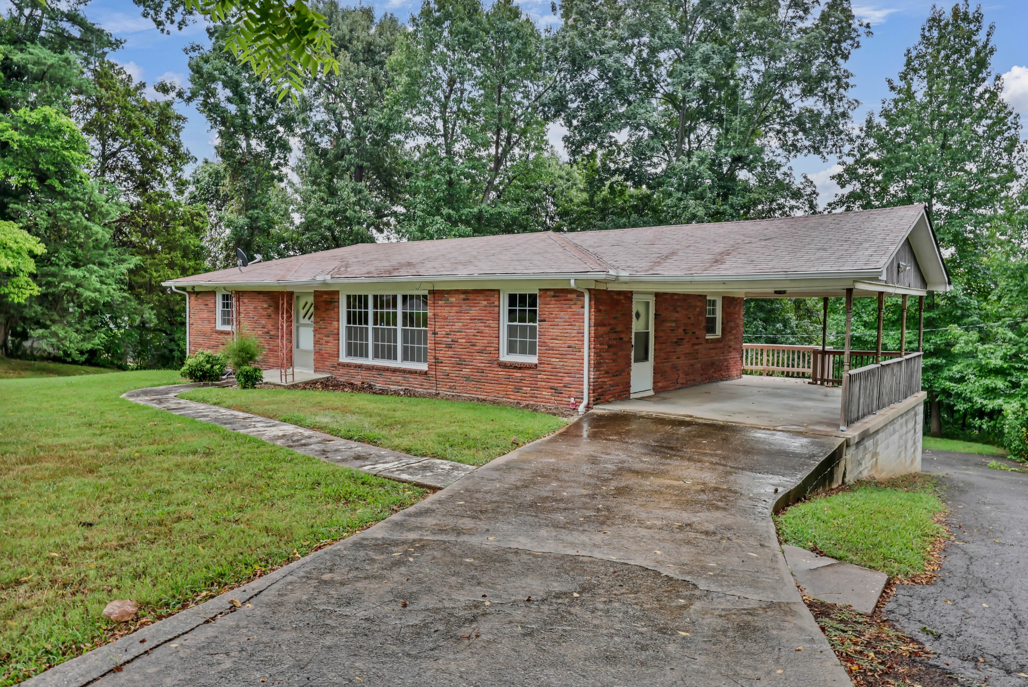 2064 Lintwood Dr