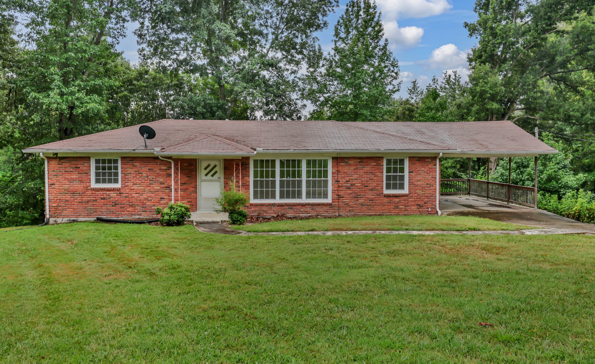 2064 Lintwood Dr