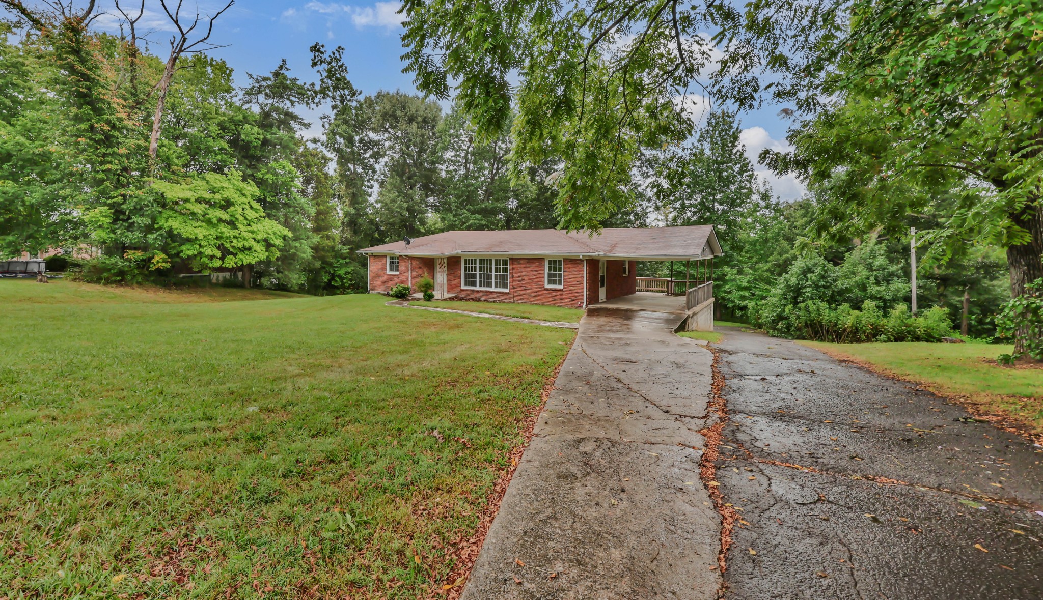 2064 Lintwood Dr