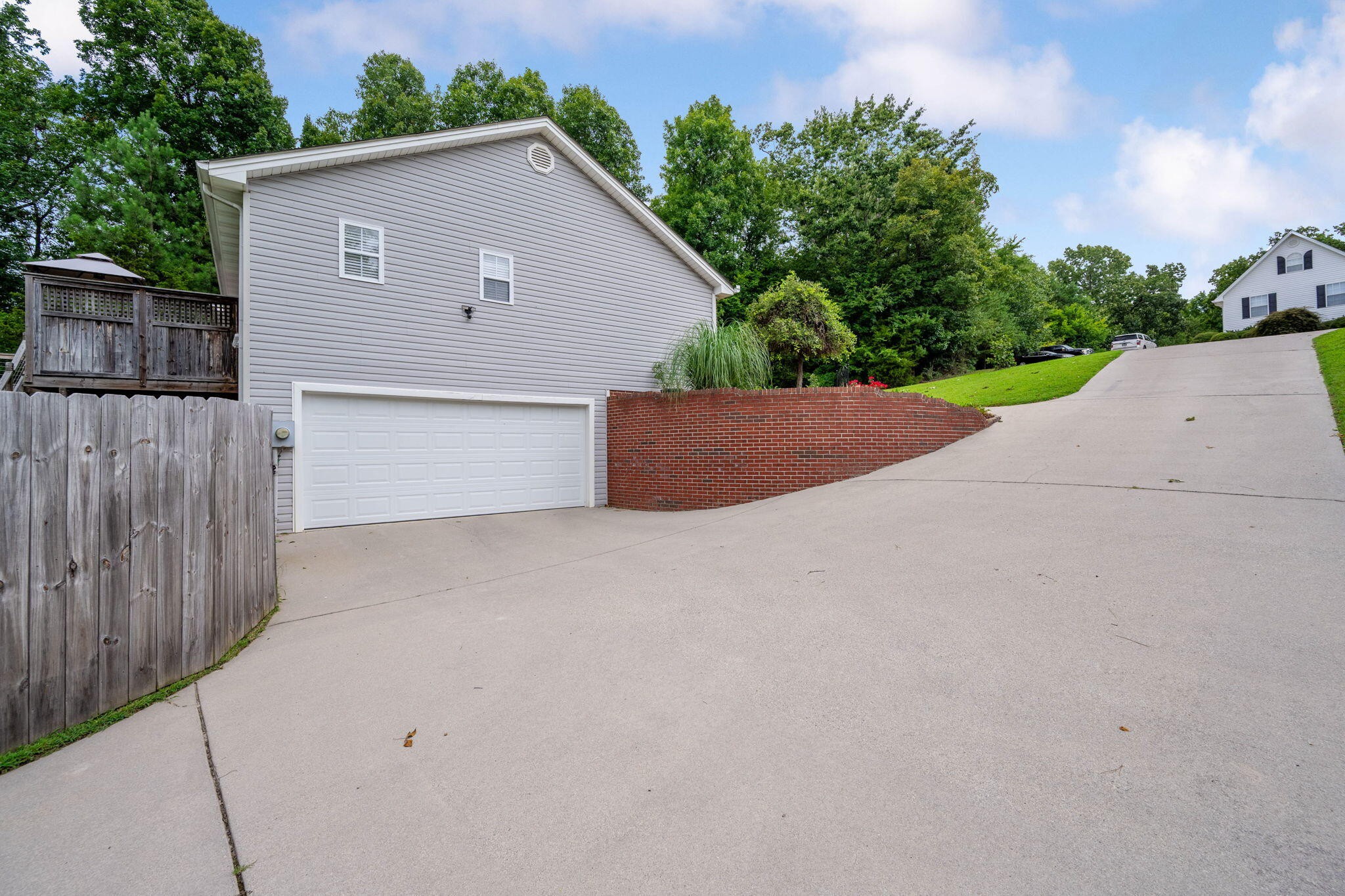 121 Ruth Way, SW