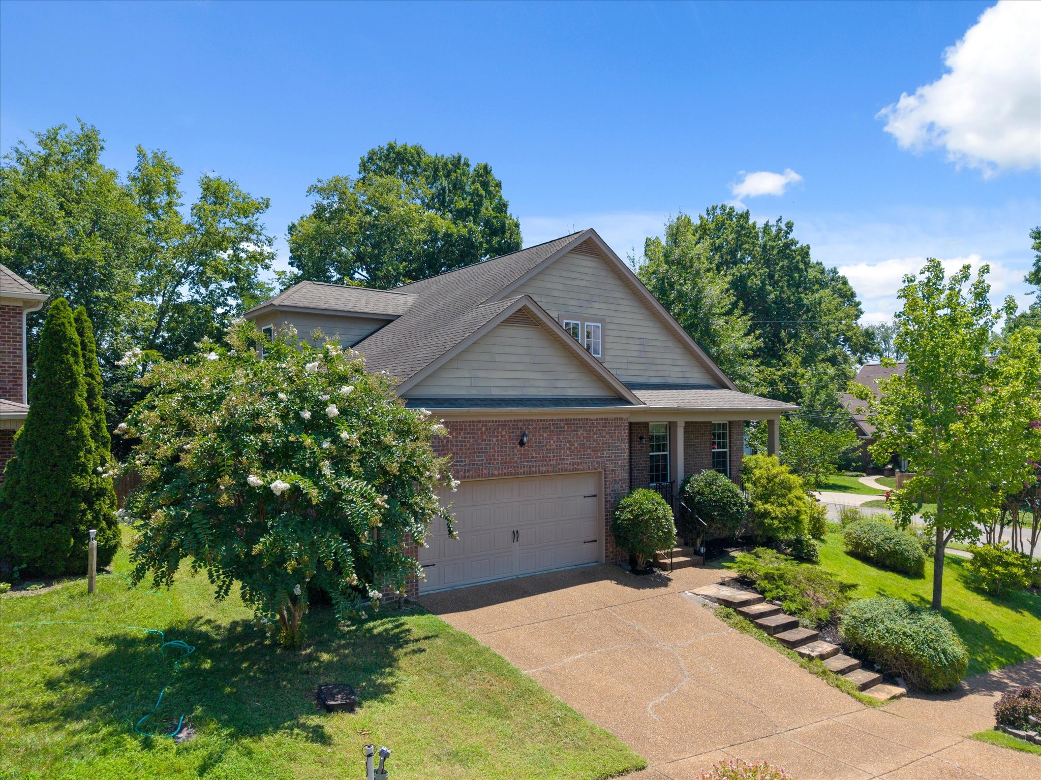 600 Collinscrest Ct