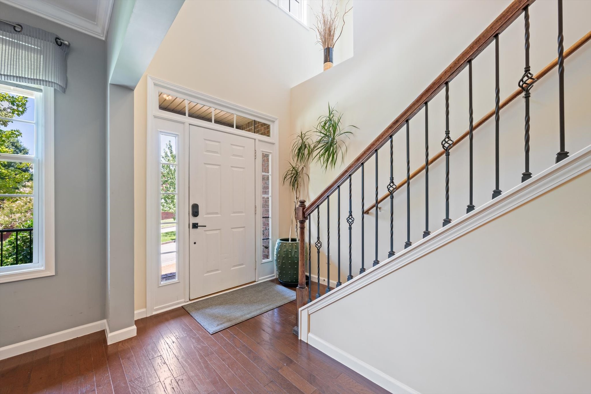 600 Collinscrest Ct