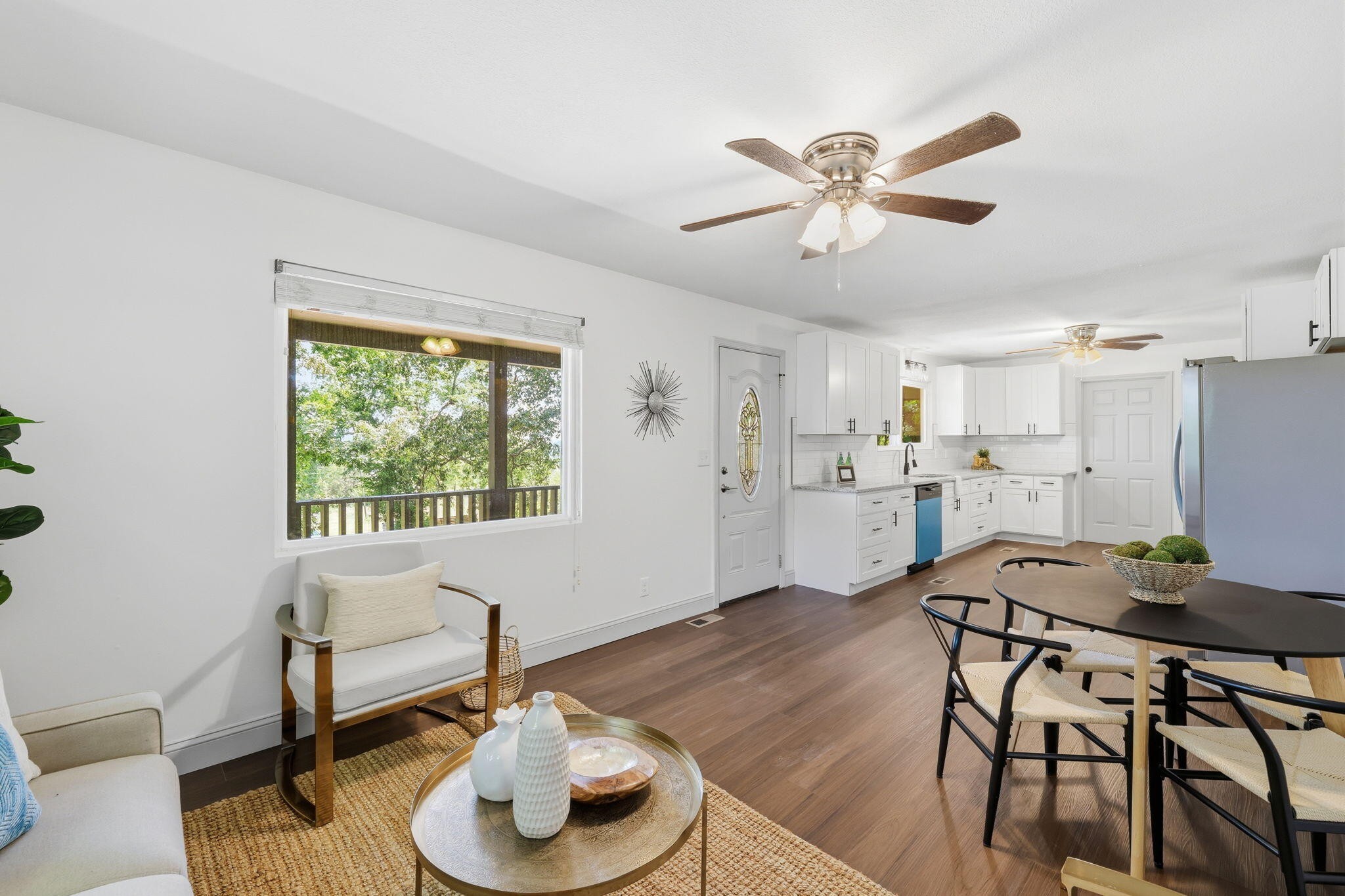 664 Red Hill Valley Road, SE
