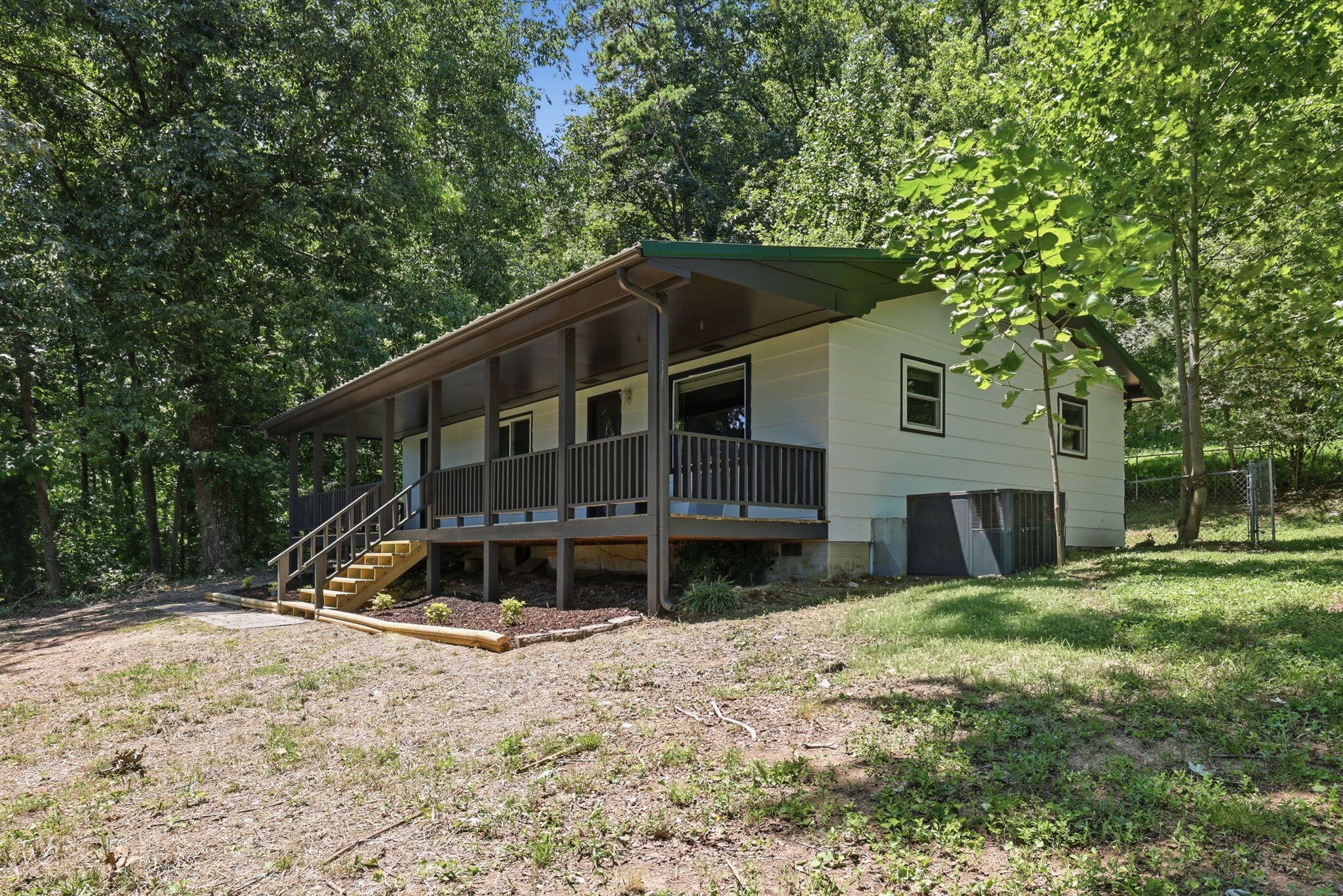 664 Red Hill Valley Road, SE