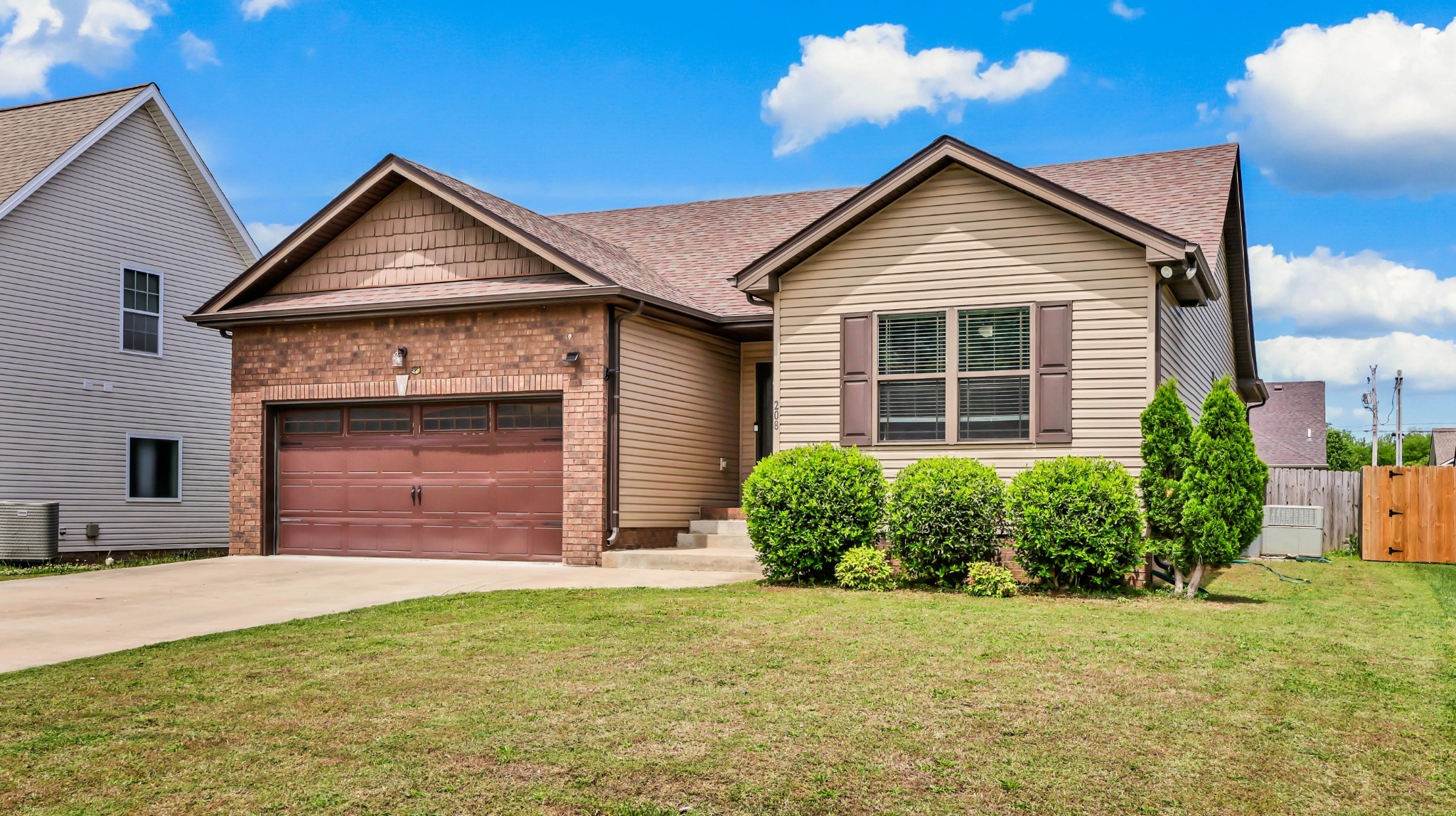 208 Azalea Dr