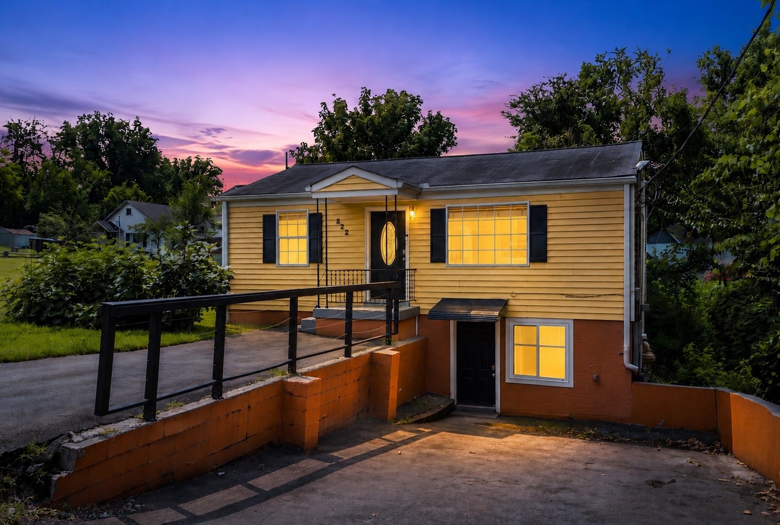 822 Douglas Ave