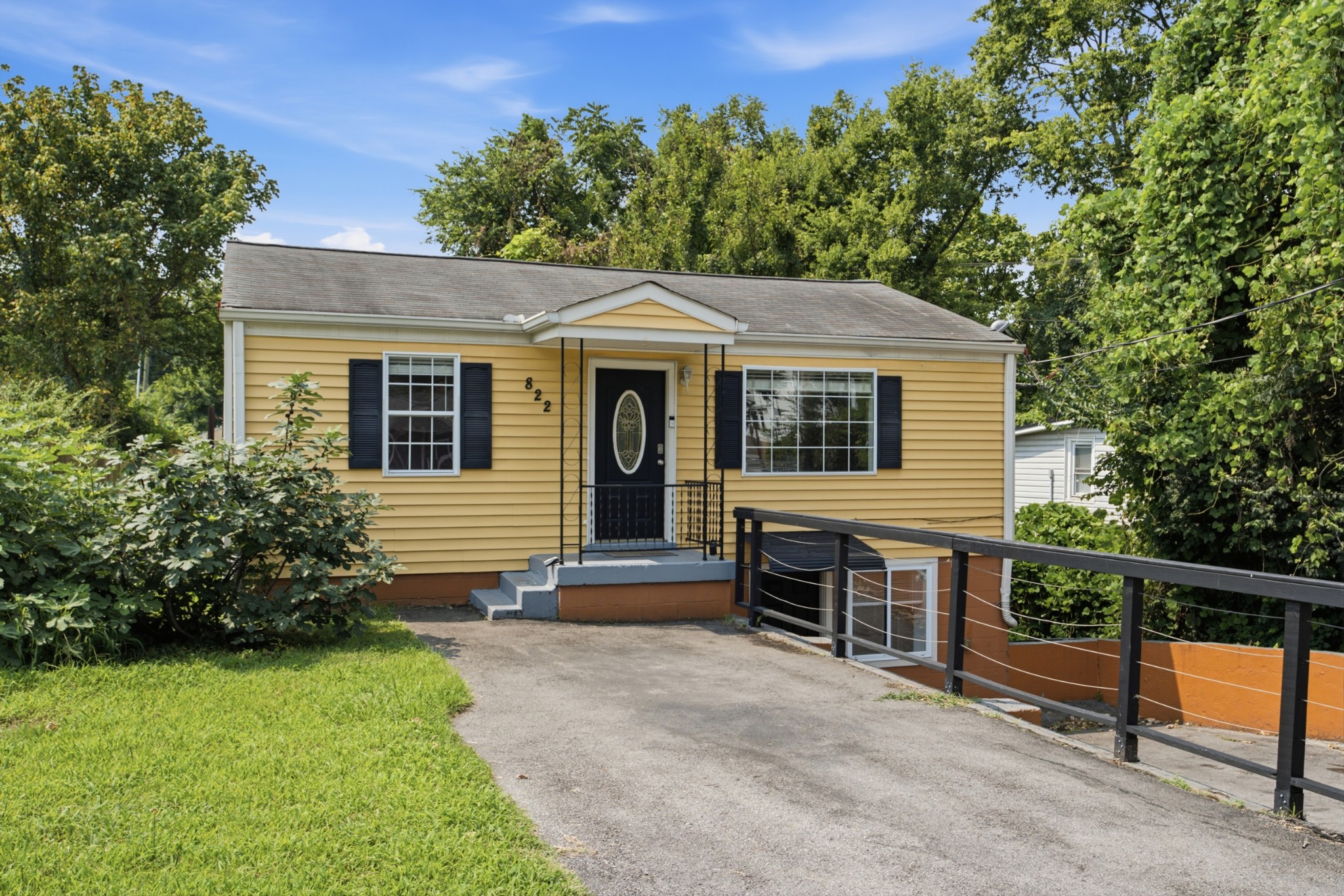 822 Douglas Ave
